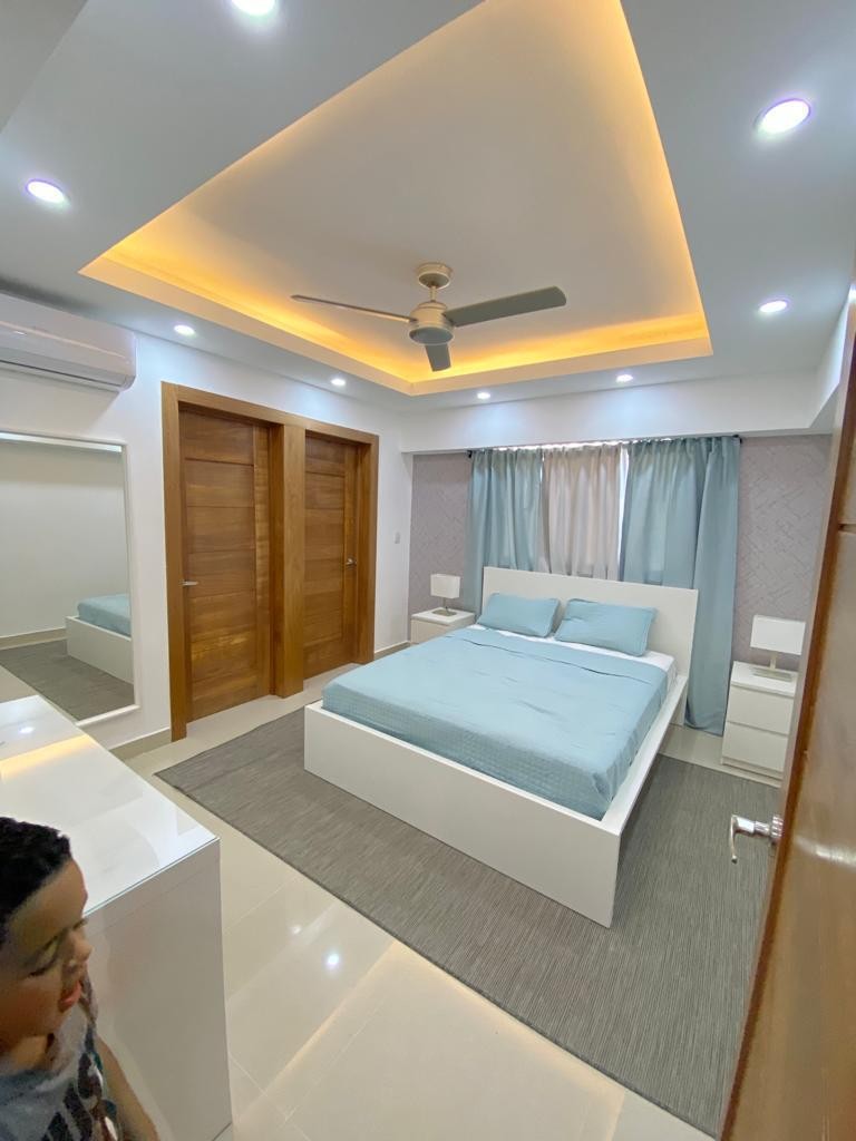 apartamentos - Zona Universitaria, D.N.Apto 100 mts 4to nivel (ascensor)2 HabUS  5