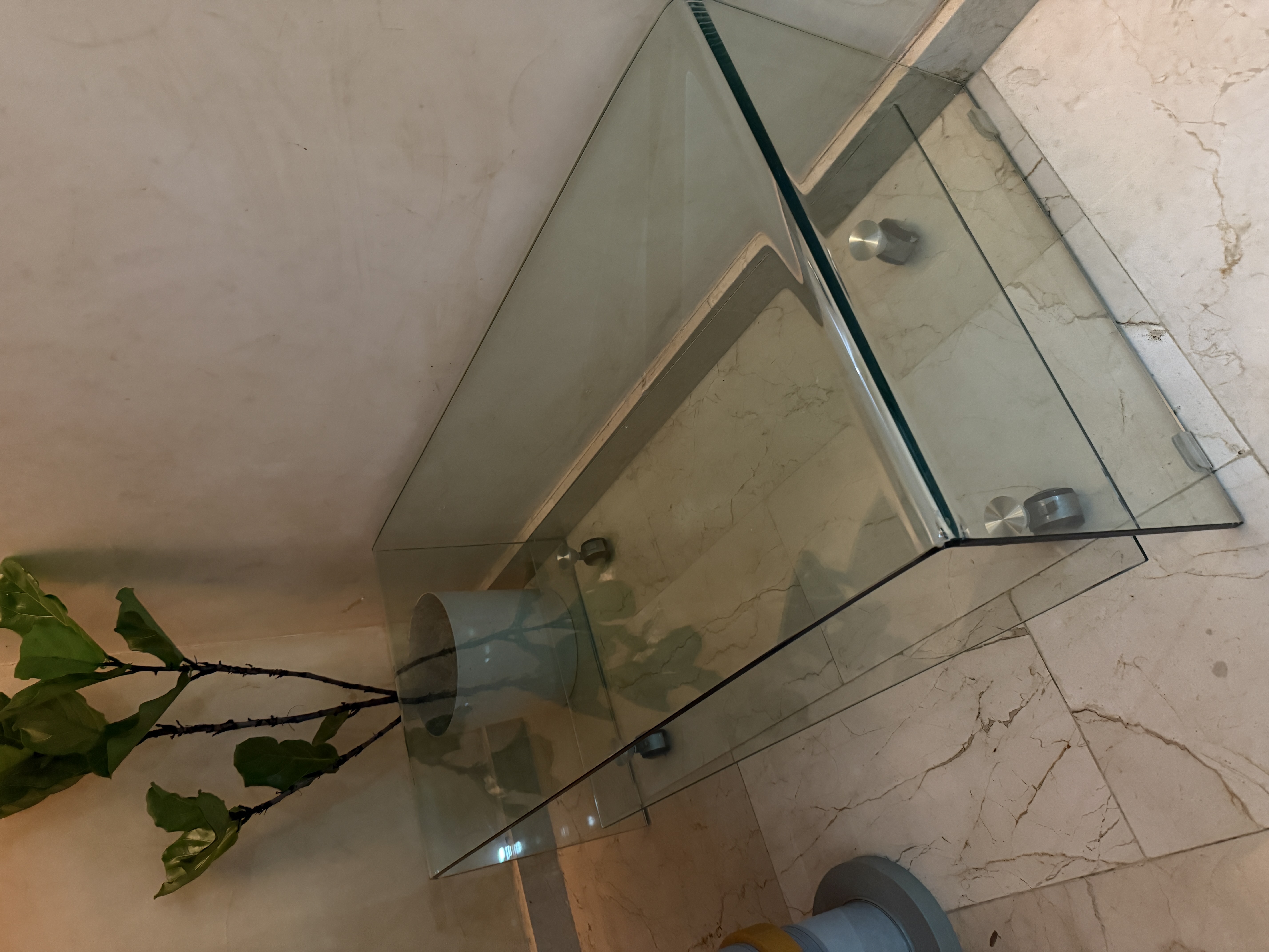 muebles y colchones - Vendo mesa de cristal para el hogar de oportunidad (ligeramente negociable) 1