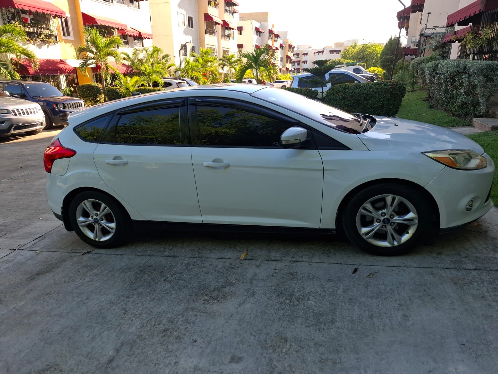 carros - Ford Focus Hatchback 2014 impecable  1