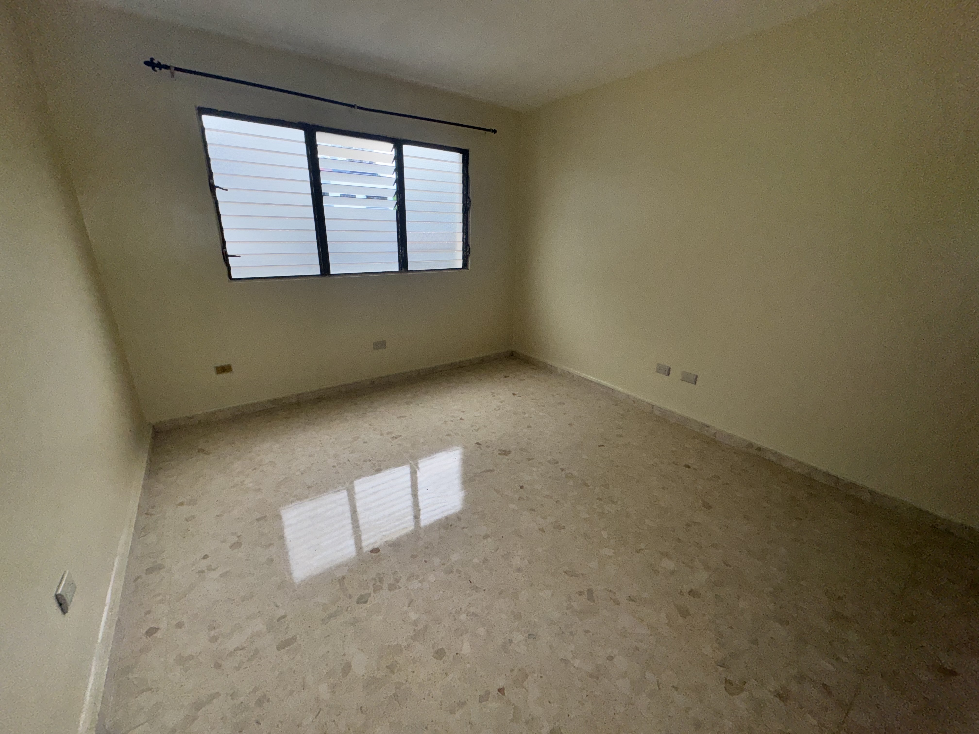apartamentos - alquilo Apartemento de 3 habitaciones en el centro de Piantini  6