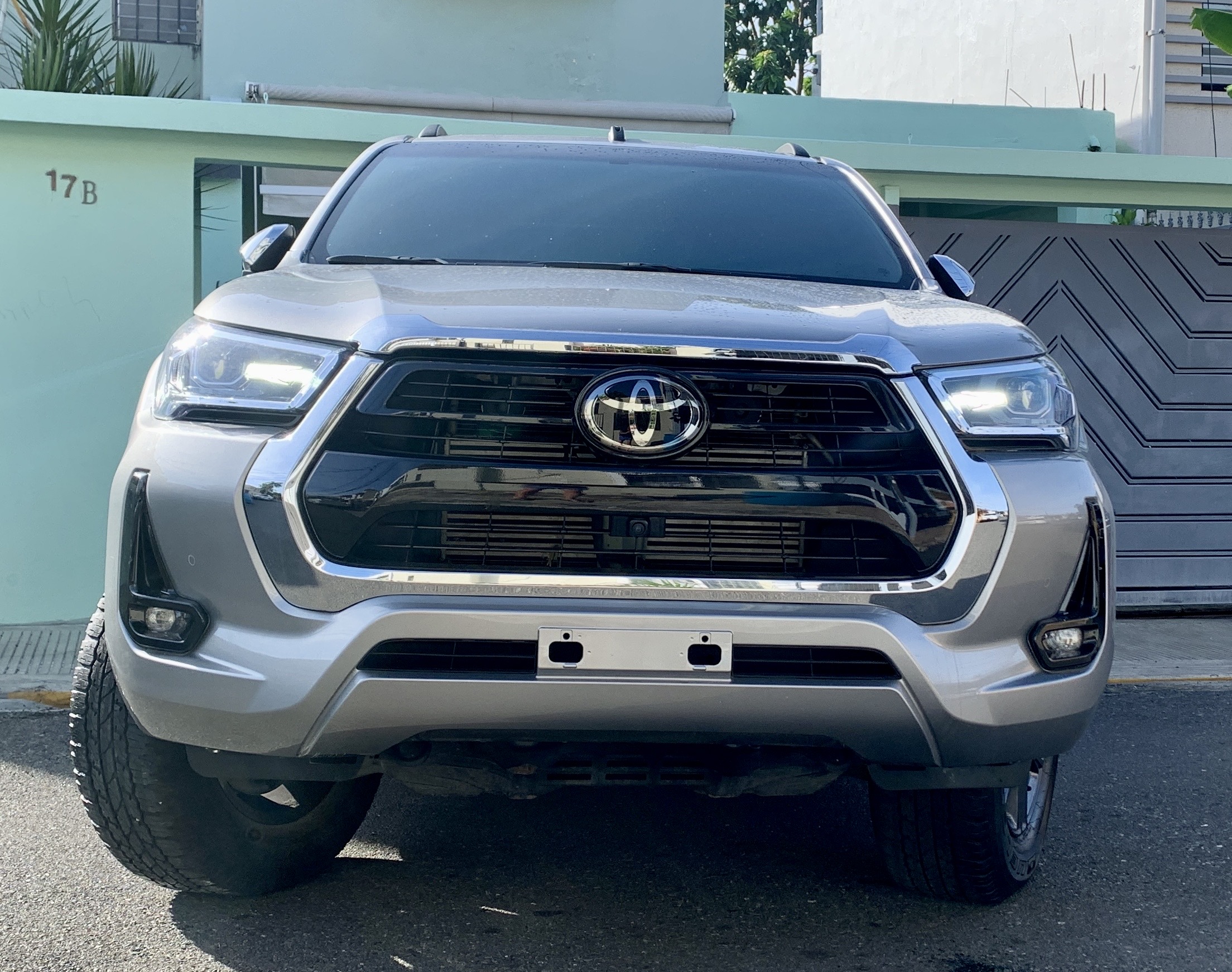 jeepetas y camionetas - 2023 toyota Hilux srv 2.8 0