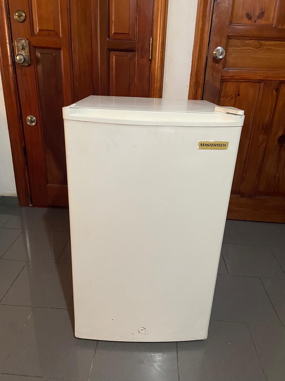 electrodomesticos - Neverita Mastertech blanca en buenas condiciones 2