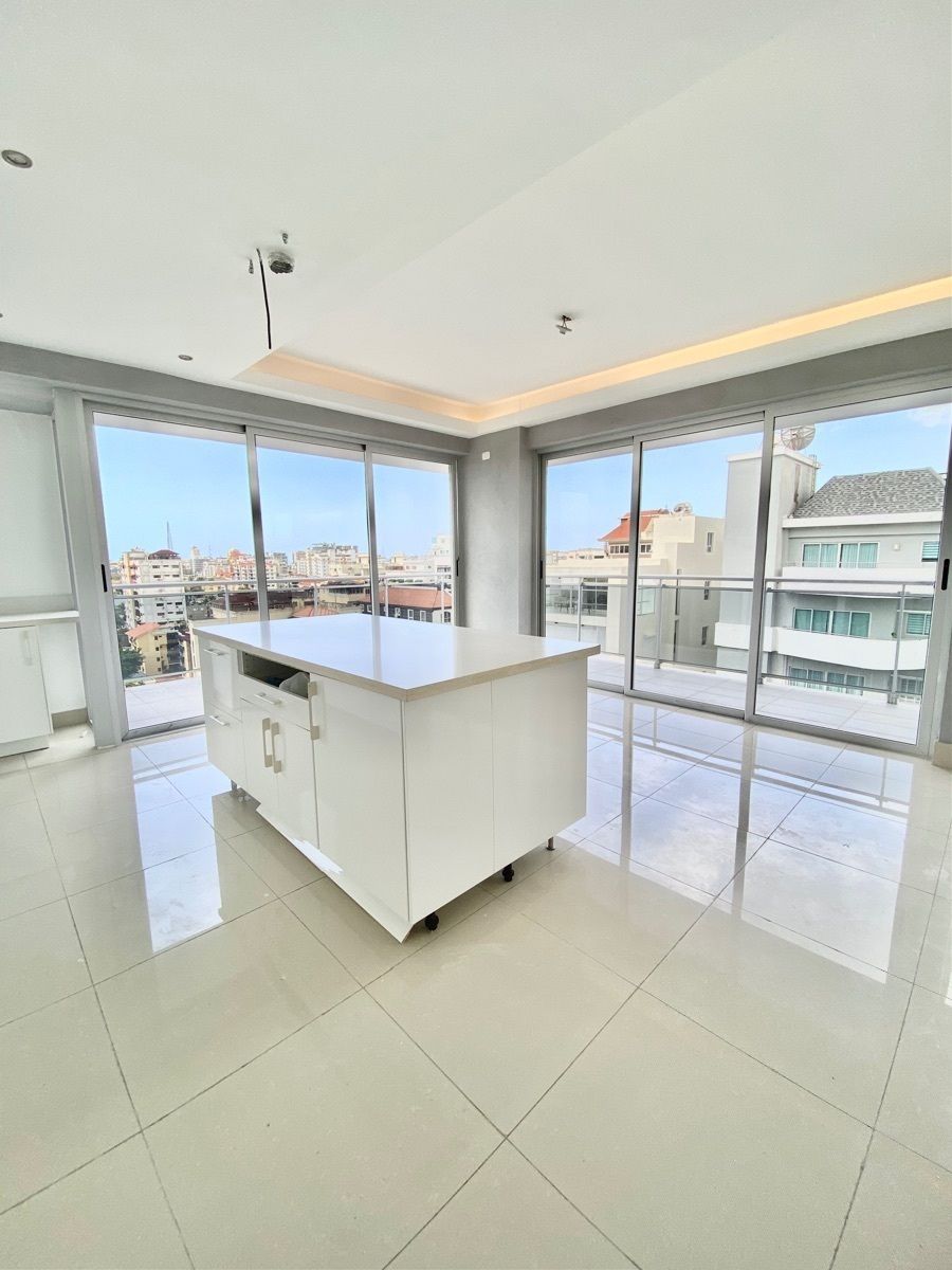 penthouses - PENTHOUSE EN VENTA EN EVARISTO MORALES DE 3 HABITA 0