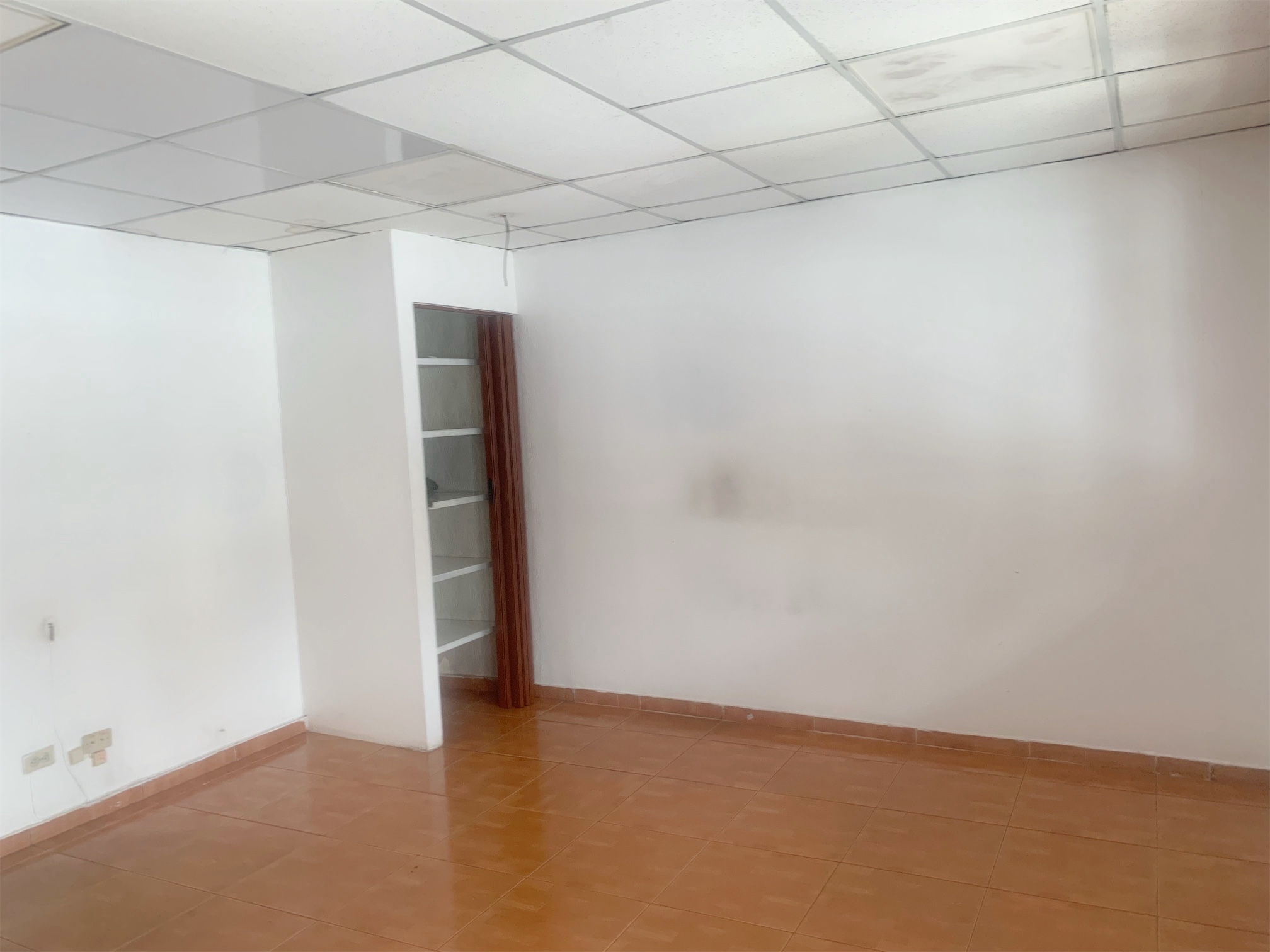 oficinas y locales comerciales - Local en piantini primer nivel  2