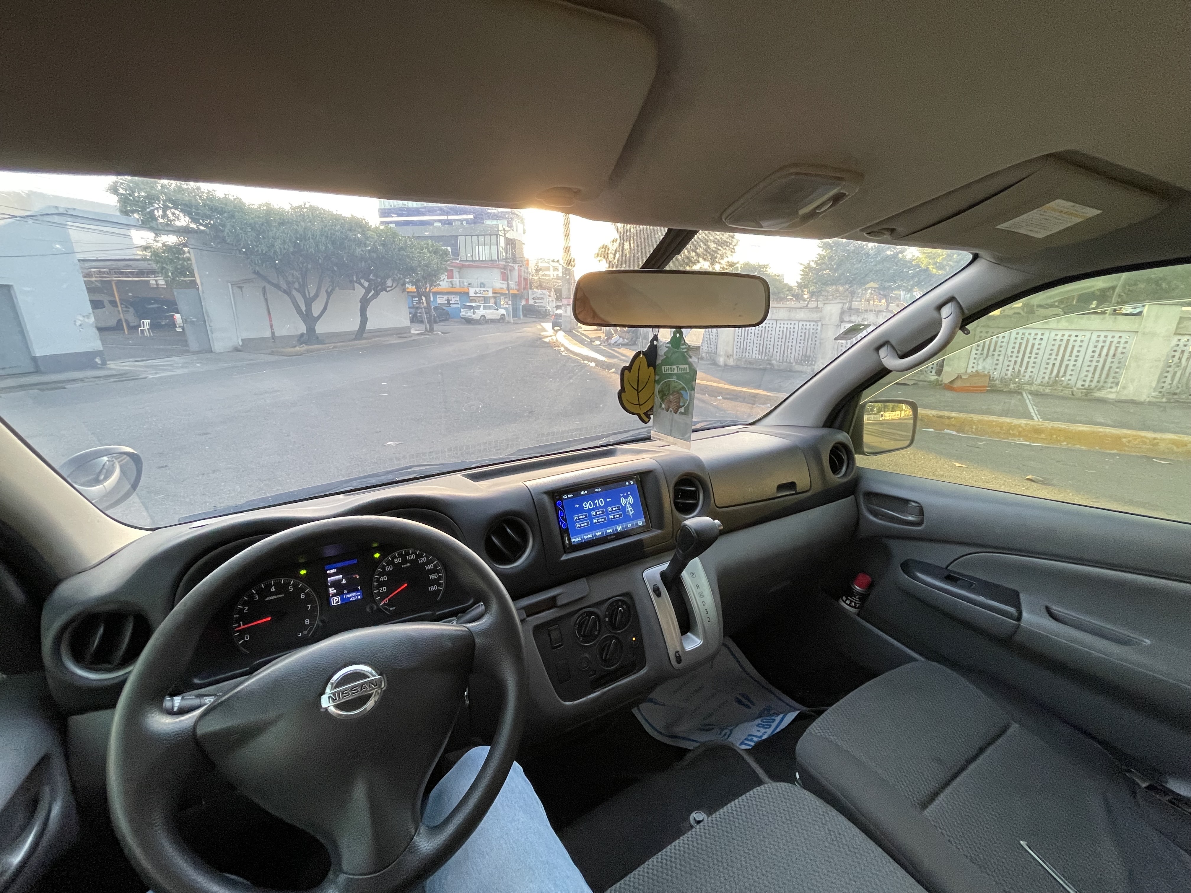 camiones y vehiculos pesados - Nissan Urban NV 3500 2