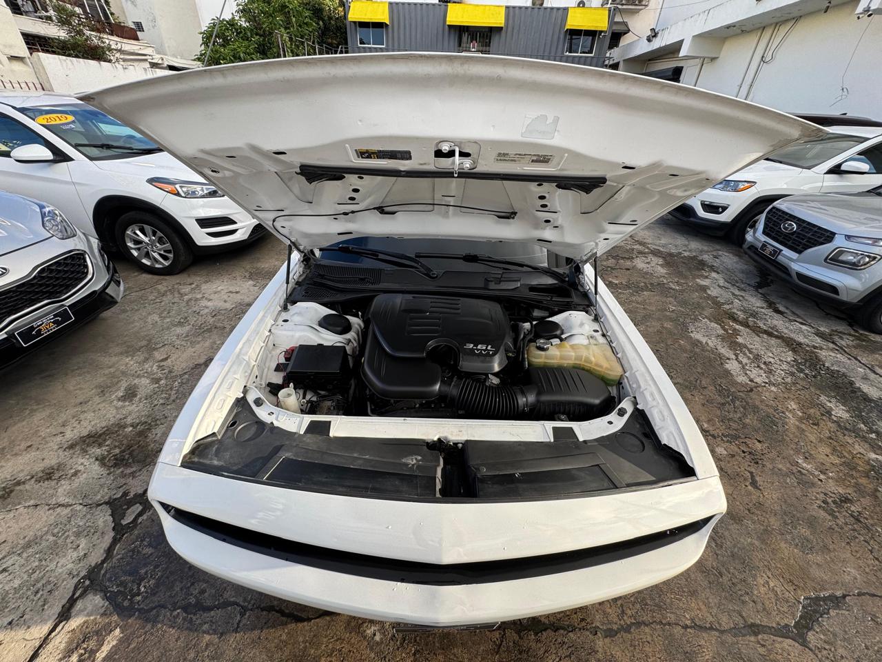 carros - 2018 Dodge Challenger SXT 4