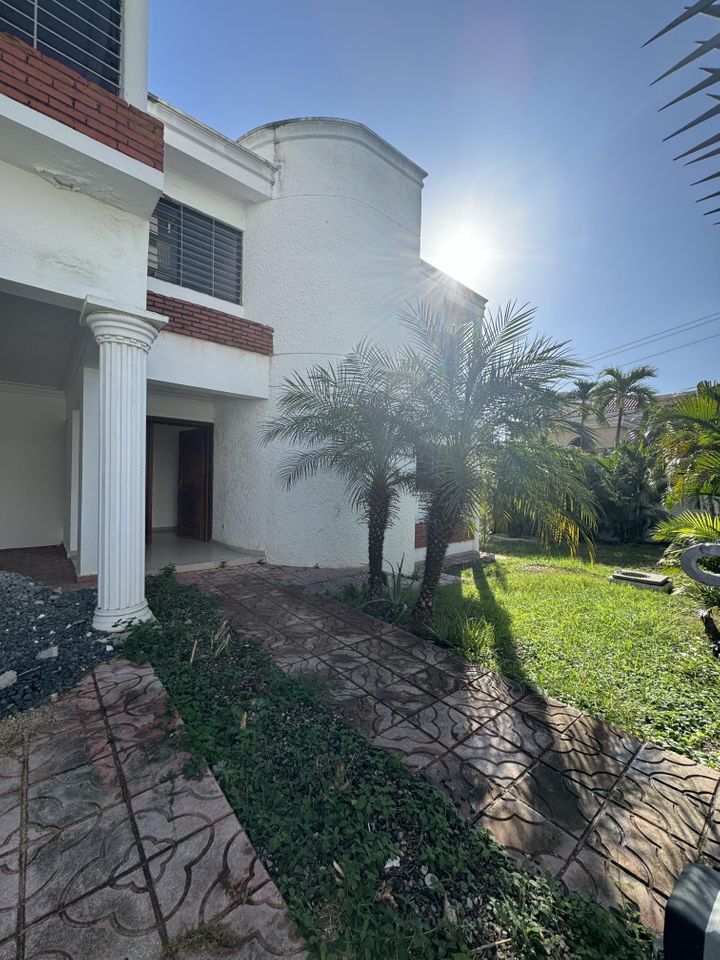 casas - Casa en alquiler en Los Cacicazgos