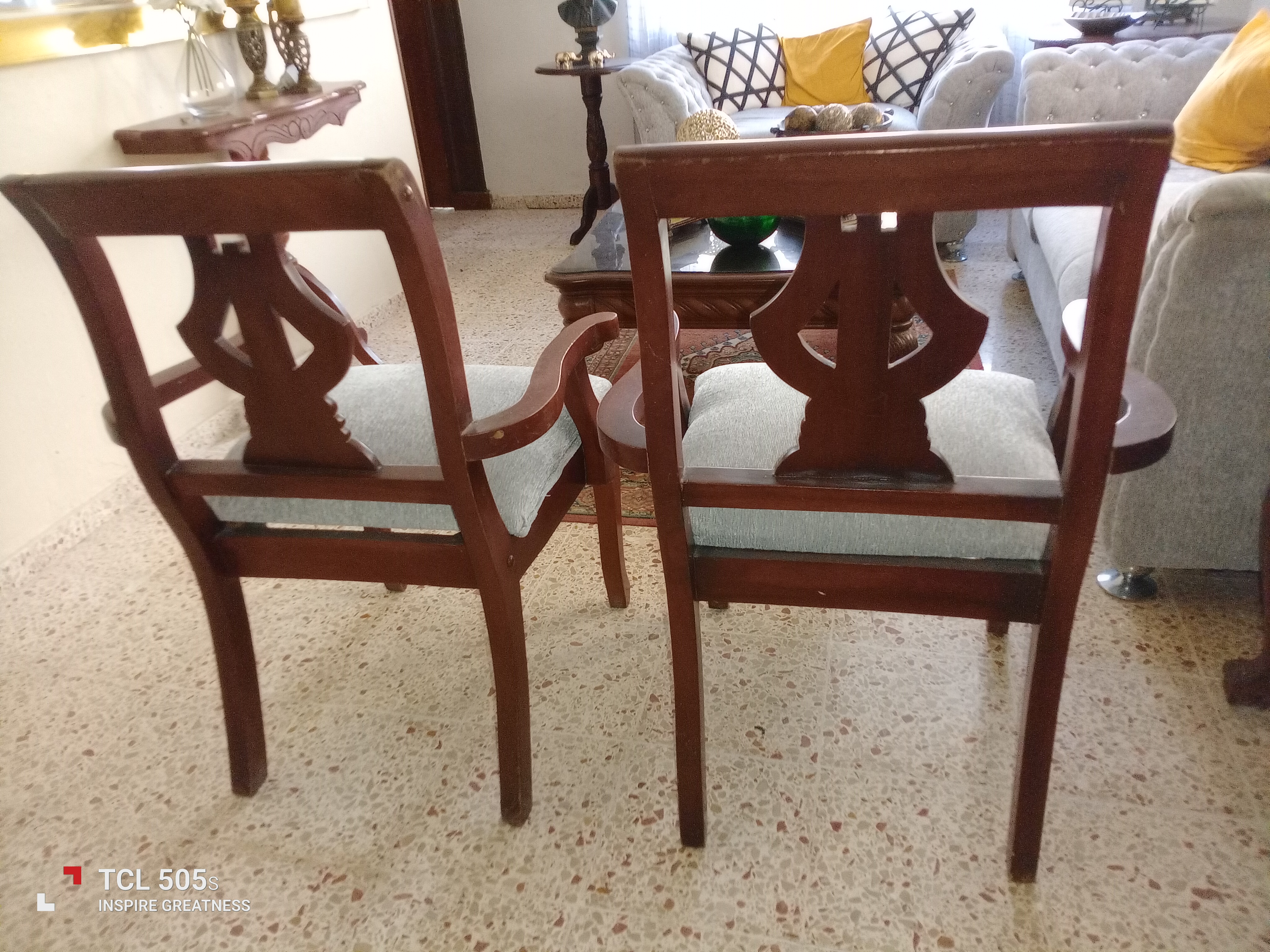 muebles y colchones - Vendo butacas en Caoba , están como nuevas  1
