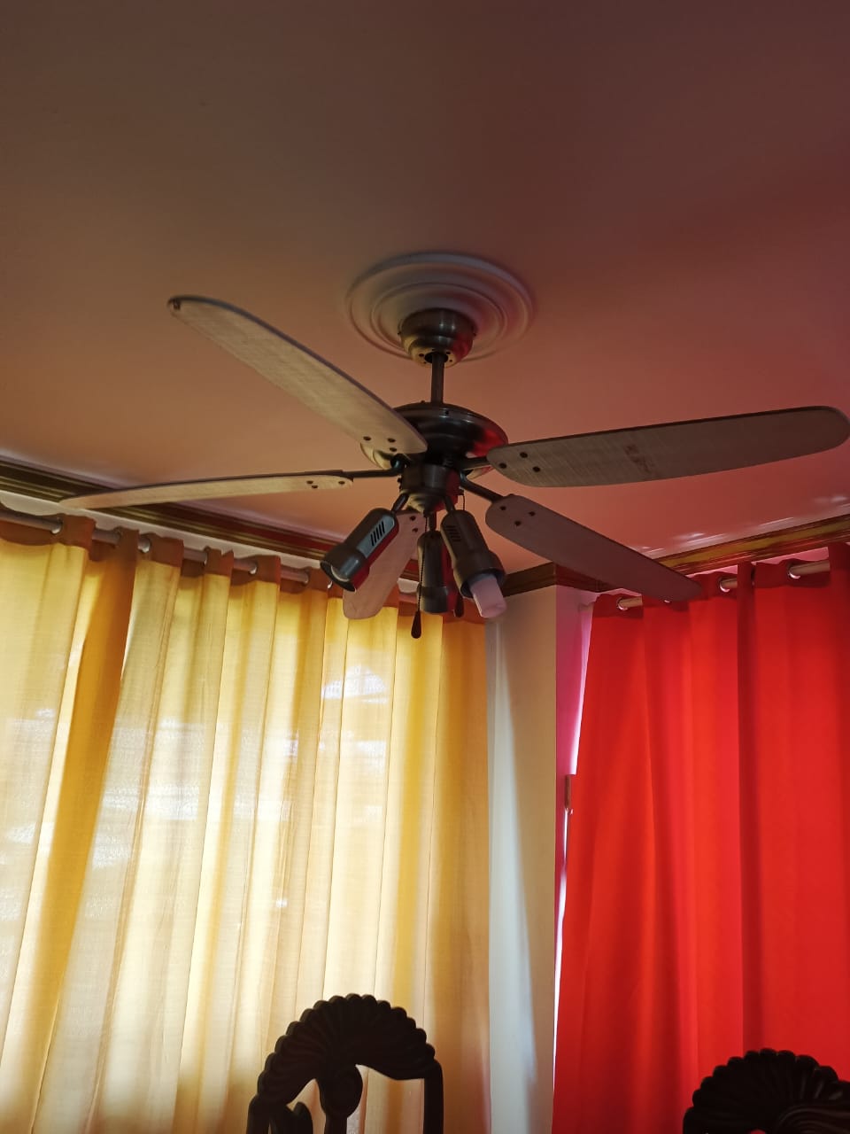 aires acondicionados y abanicos - Vendo 2 Abanico de techo con lámpara,  7
