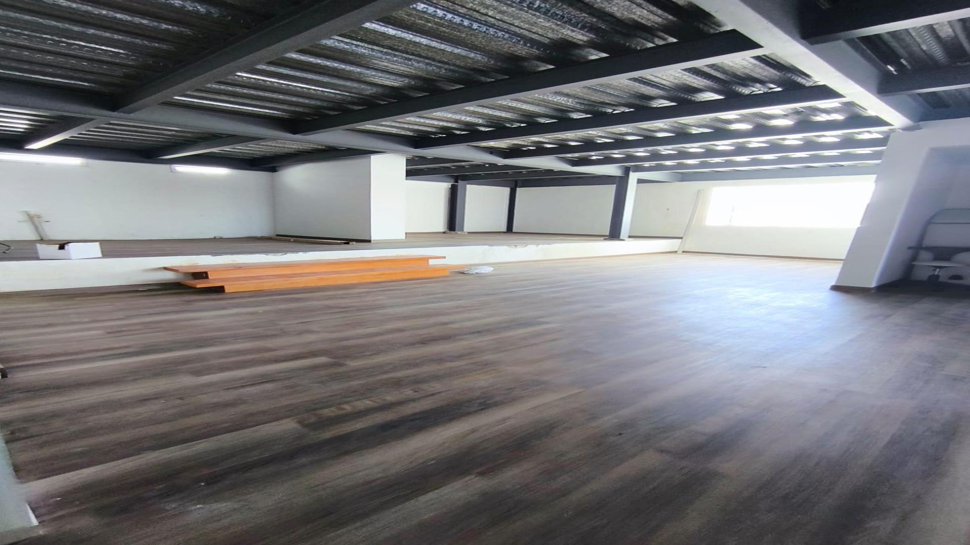 oficinas y locales comerciales - Local en alquiler en 4to piso con Balcón en Bella Vista. 4