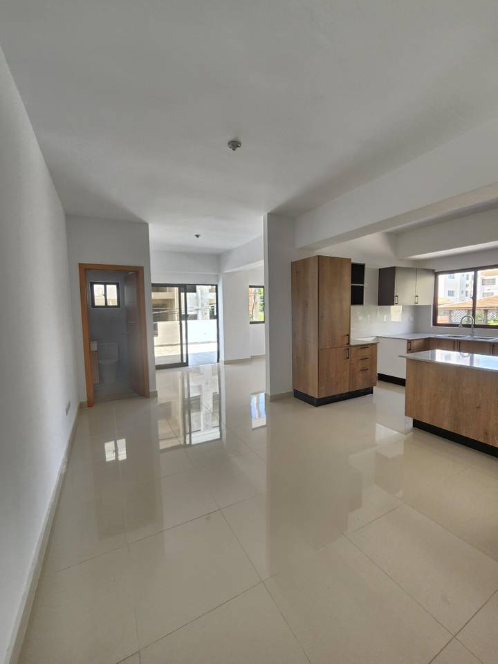 apartamentos - Apartamento en venta 2do nivel en jardines del sur 0
