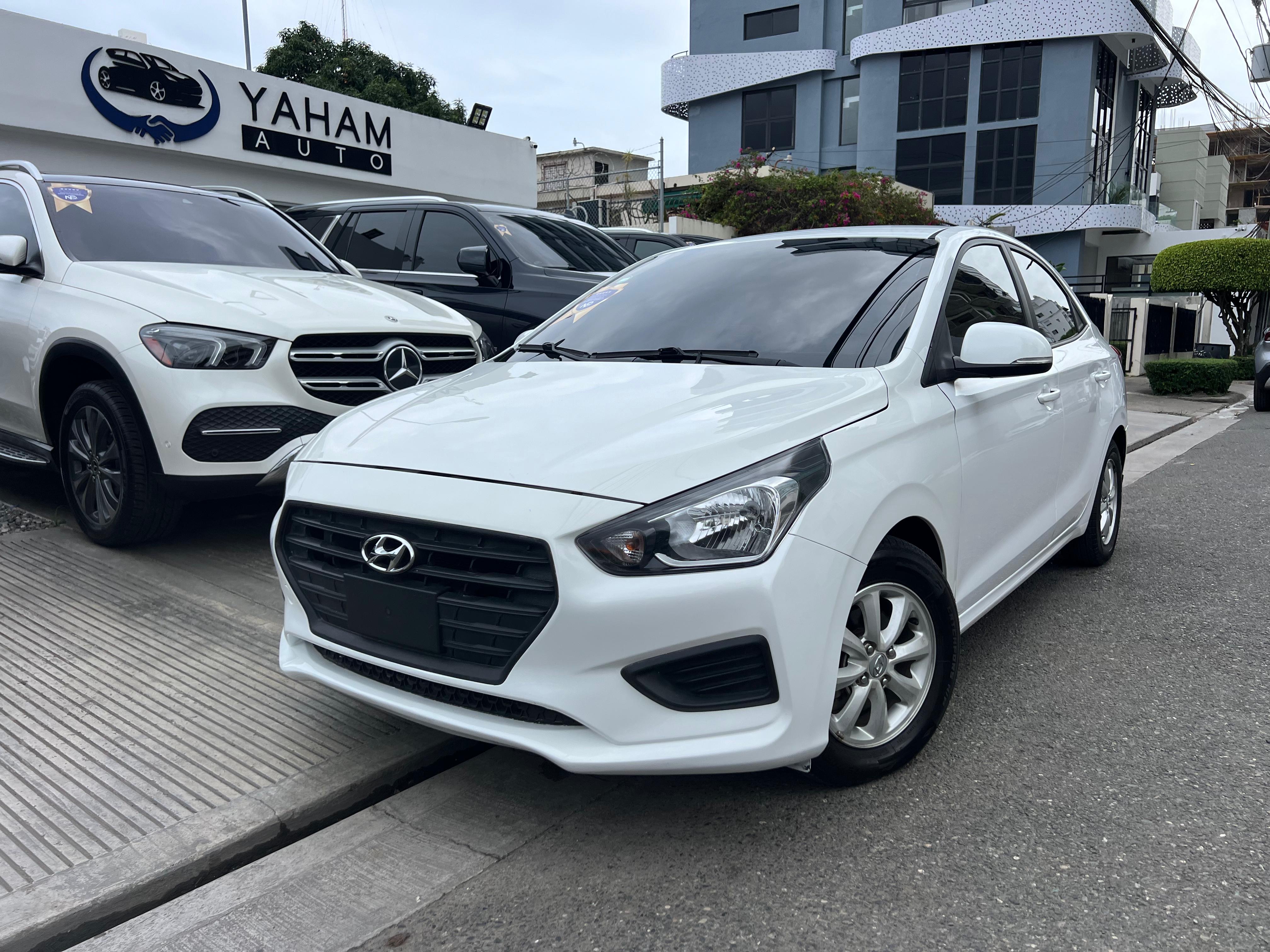 carros - HYUNDAI VERNA 2022 DE LA CASA