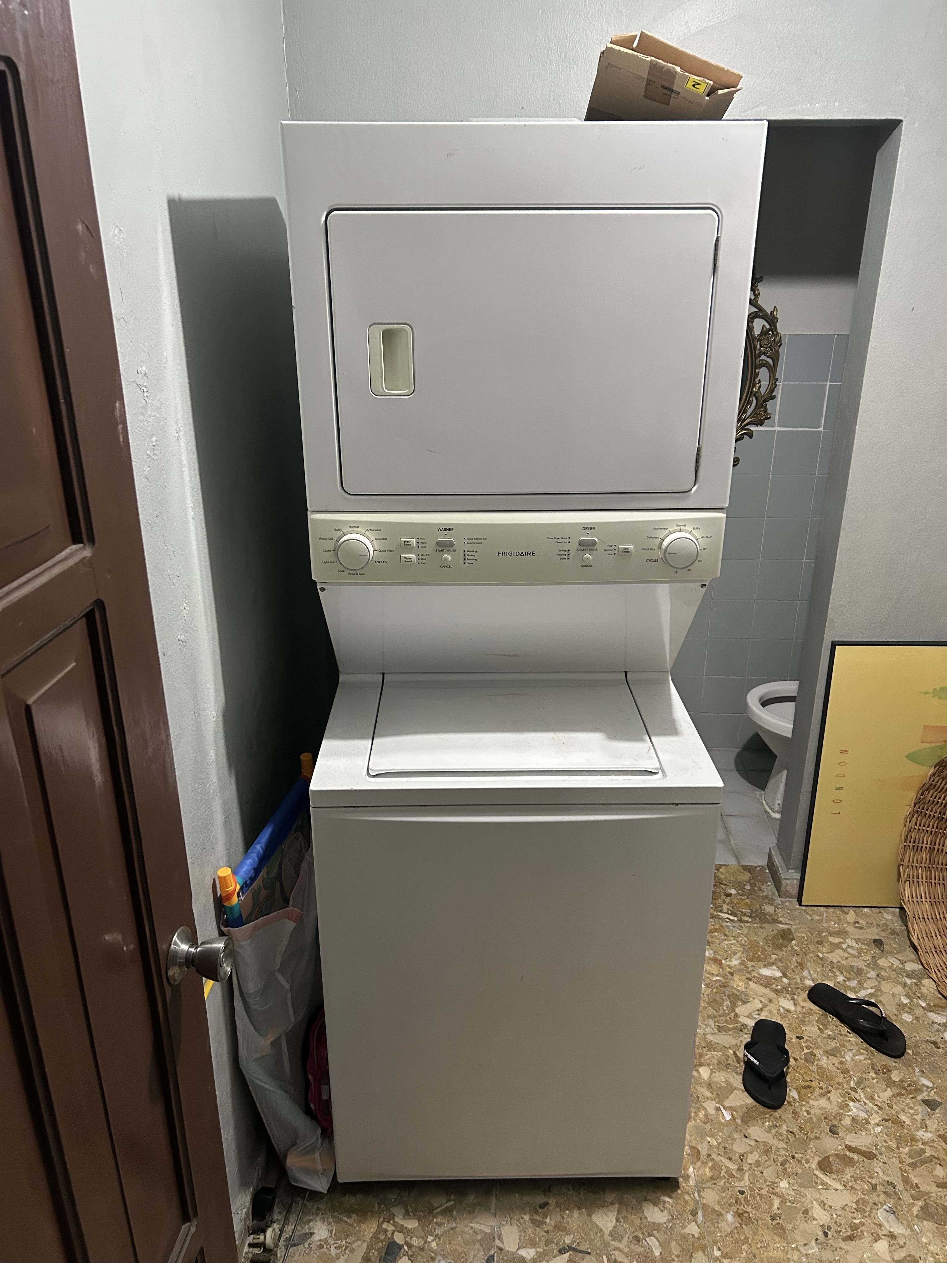 electrodomesticos - Lavadora de torre Frigidaire – Lavadora/Secadora (Secadora dañada)
