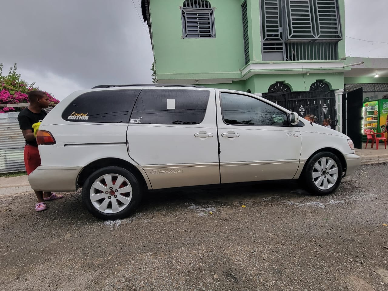 jeepetas y camionetas - Toyota sienna 2,000 xl 2