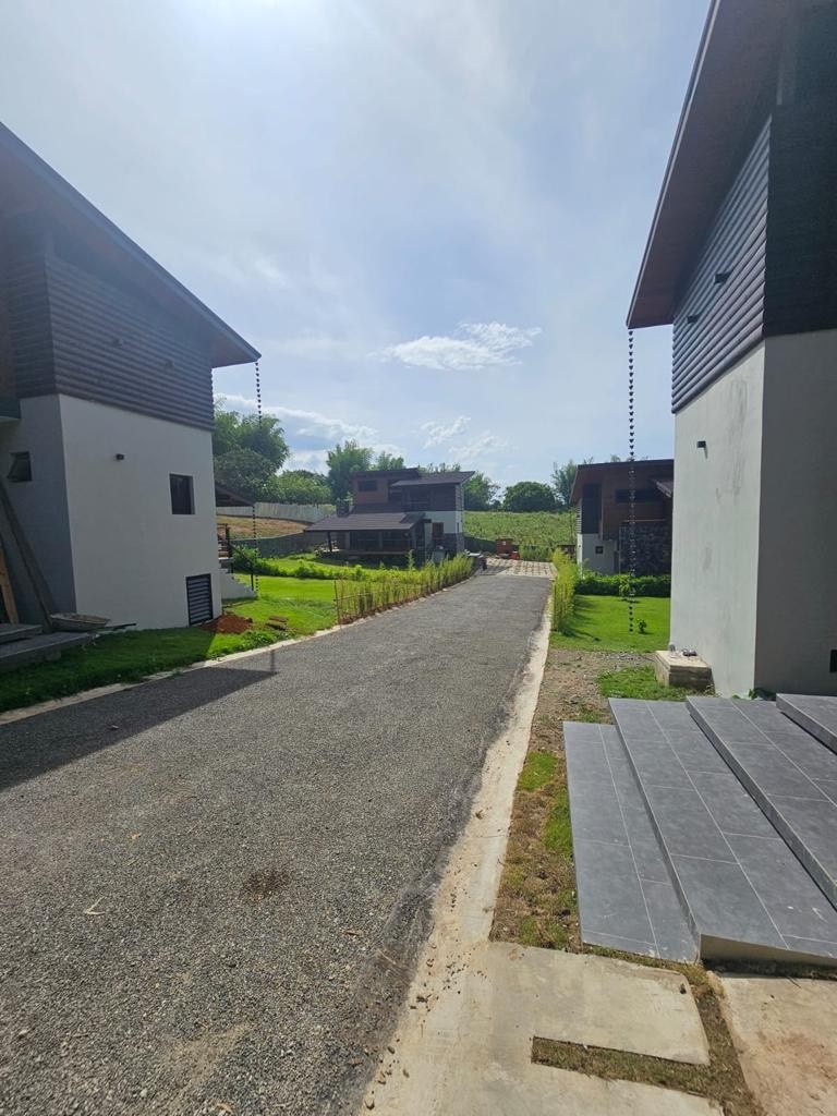 casas - Villa de Lujo en Proyecto Cerrado de Jarabacoa con ambiente de ensueño 1