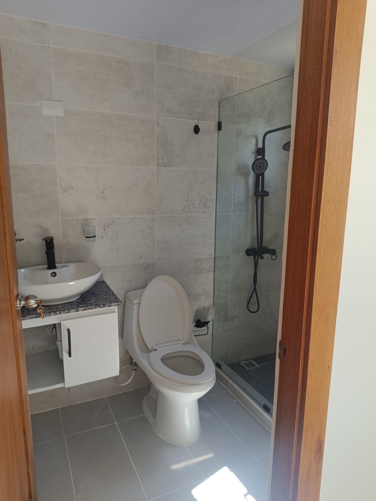 muebles y colchones - se vende 2 nivel precio negociable 
 8