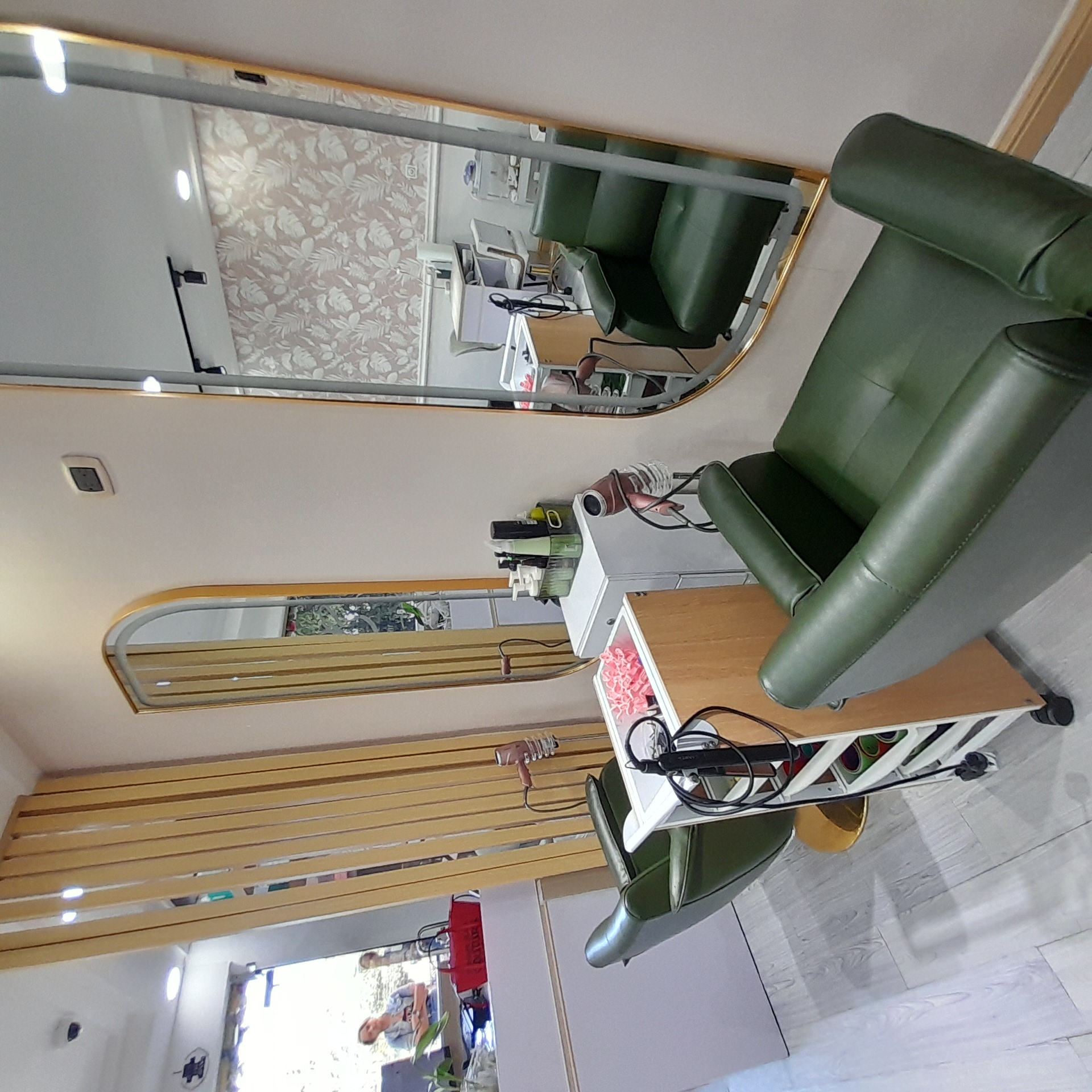 negocios en venta - Negocio salon de belleza en la Sarasota 4