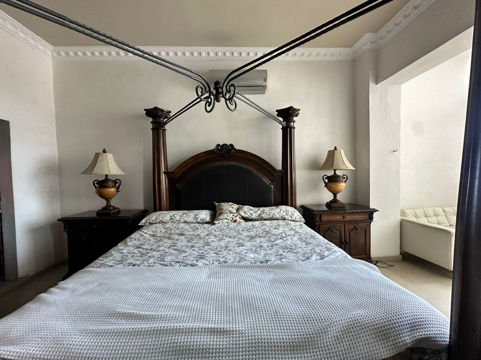 muebles y colchones - Juego de cama king size en caoba