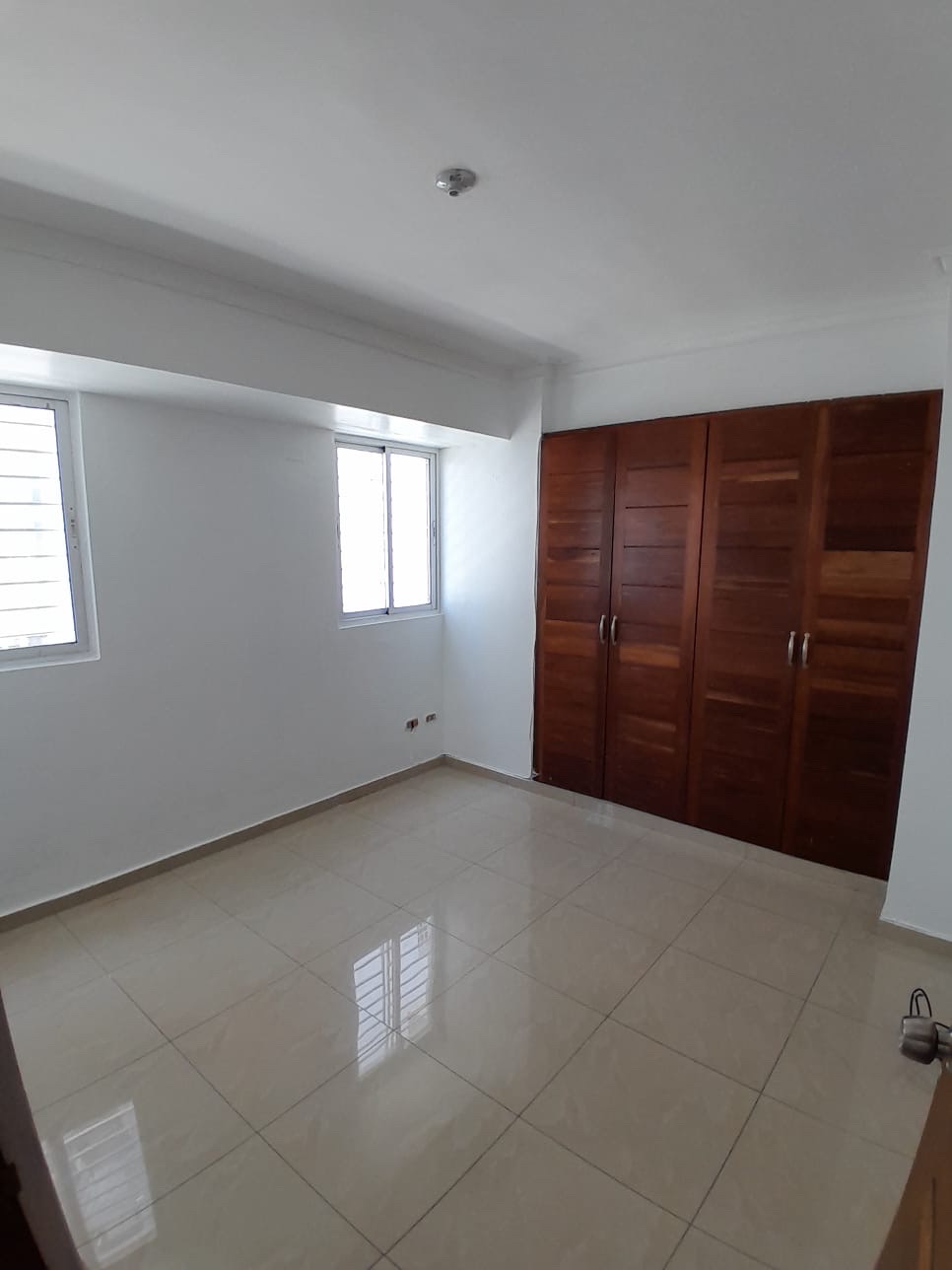 apartamentos - hermoso apartamento en una zona céntrica en el millón  8