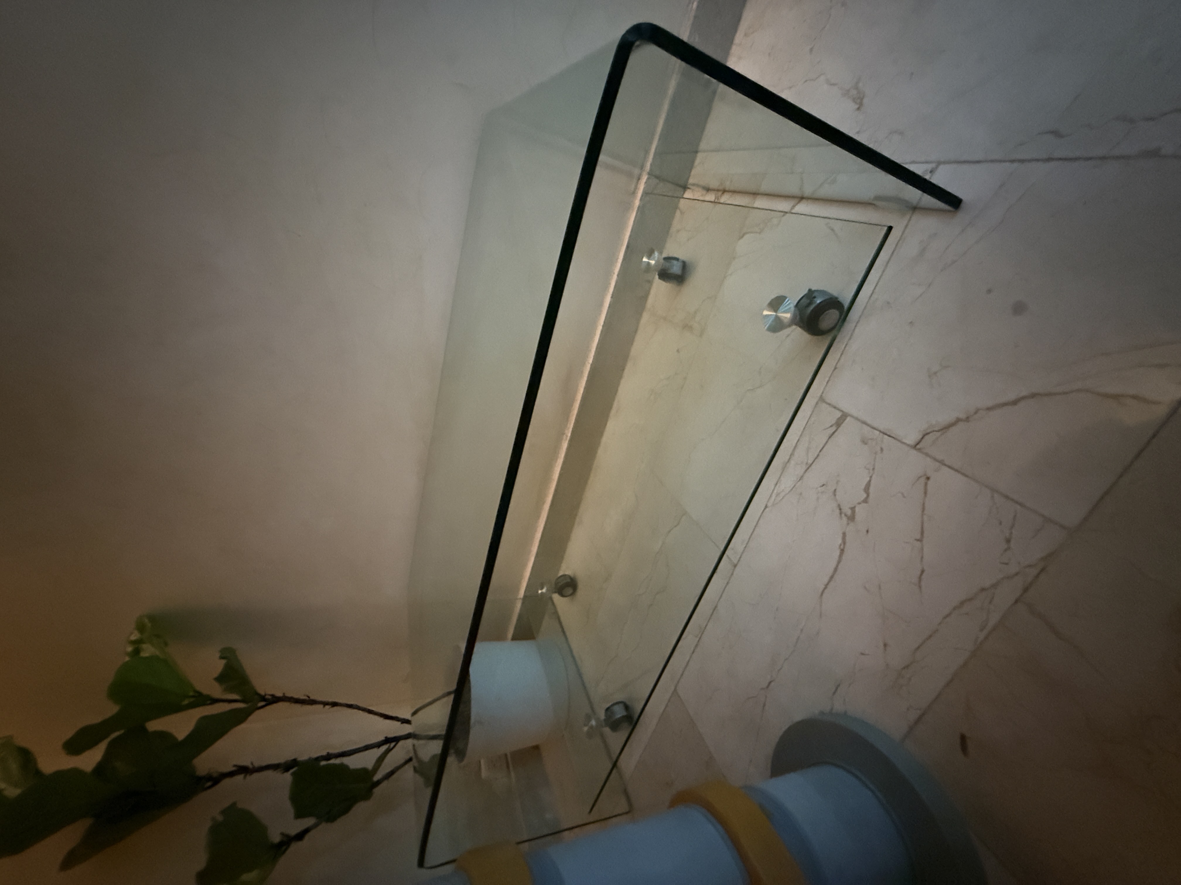 muebles y colchones - Vendo mesa de cristal para el hogar de oportunidad (ligeramente negociable) 2