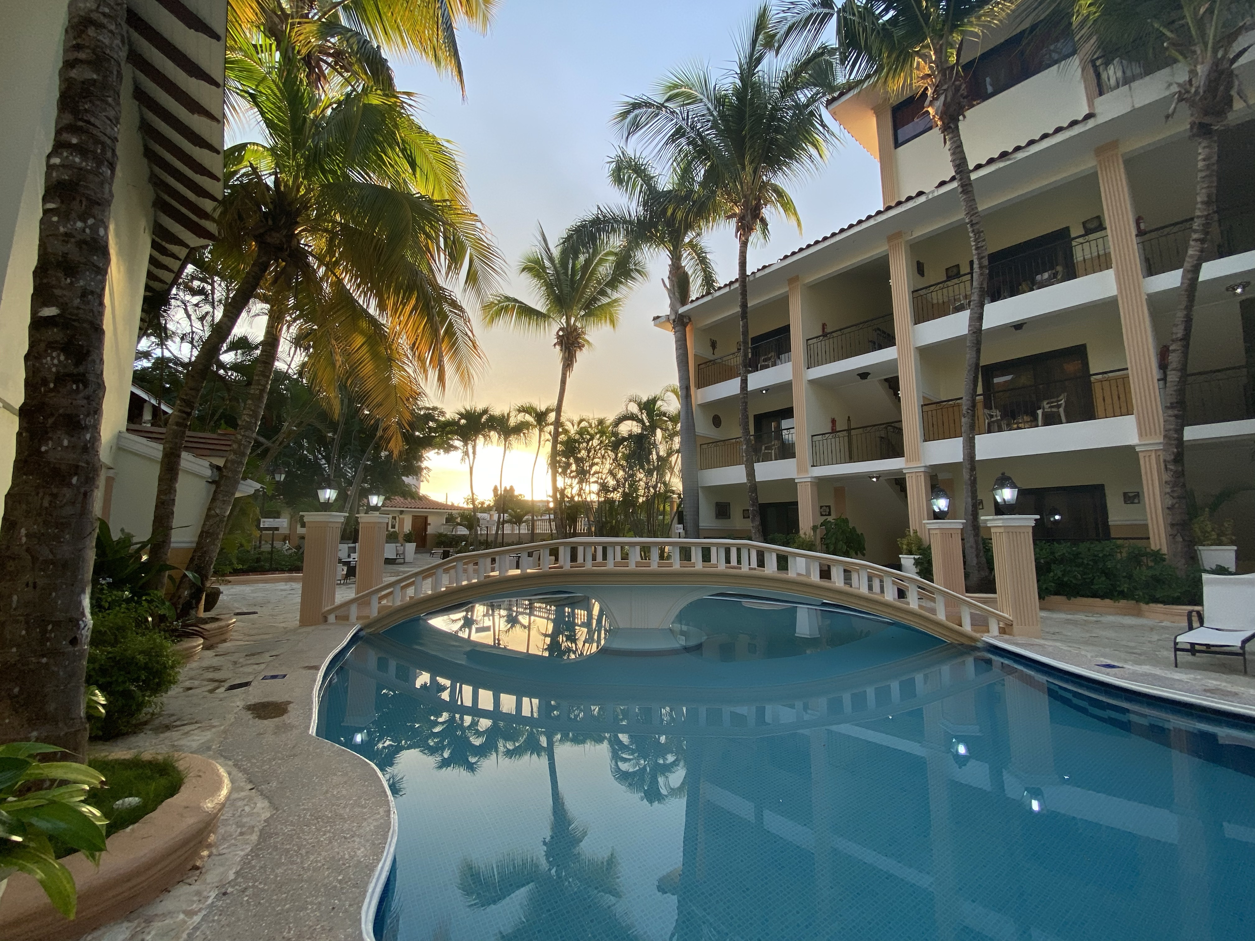 otros inmuebles - Hotel, Plaza comercial y apartamentos 1
