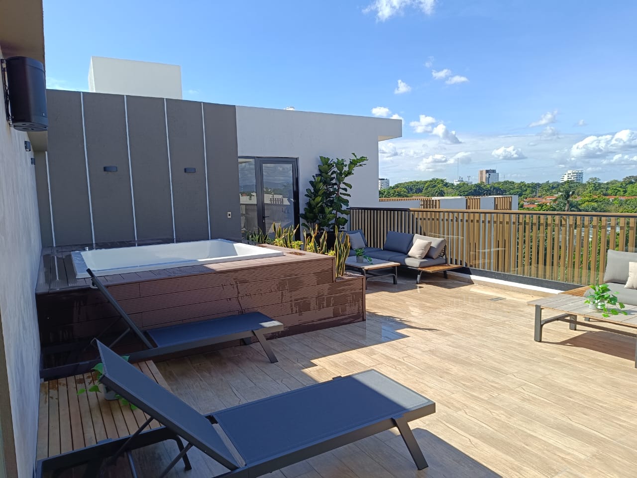 apartamentos - 🔵Apartamento 2do piso con terraza en arroyo hondo v
