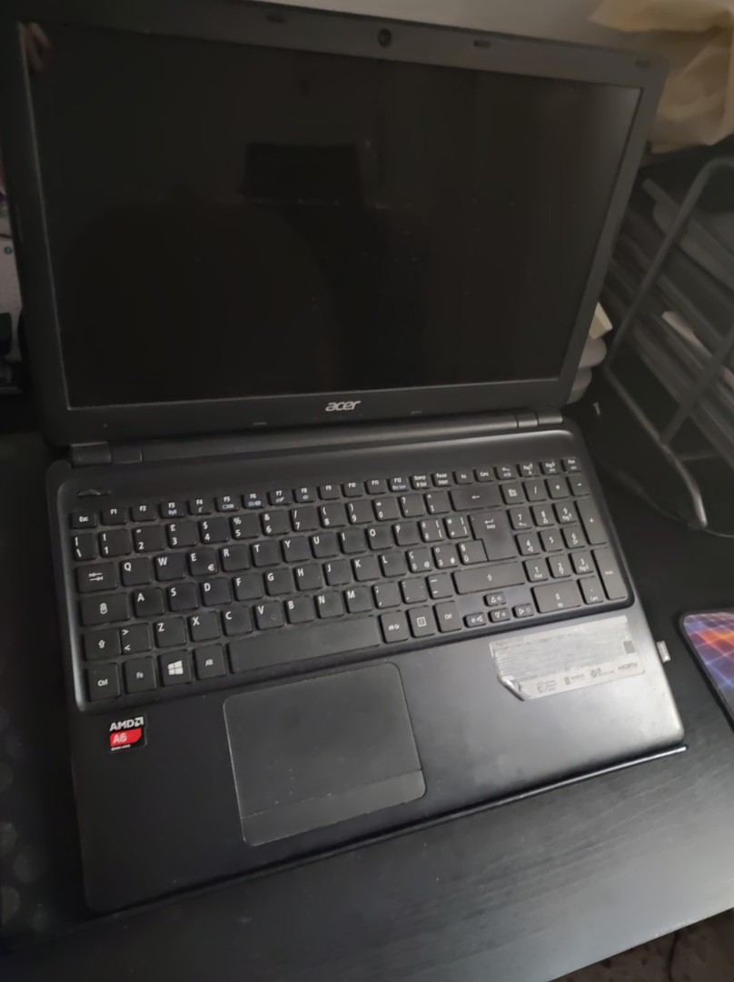 computadoras y laptops - Laptop Acer Aspire E1-522 ,1tb, pantalla 15.6 0