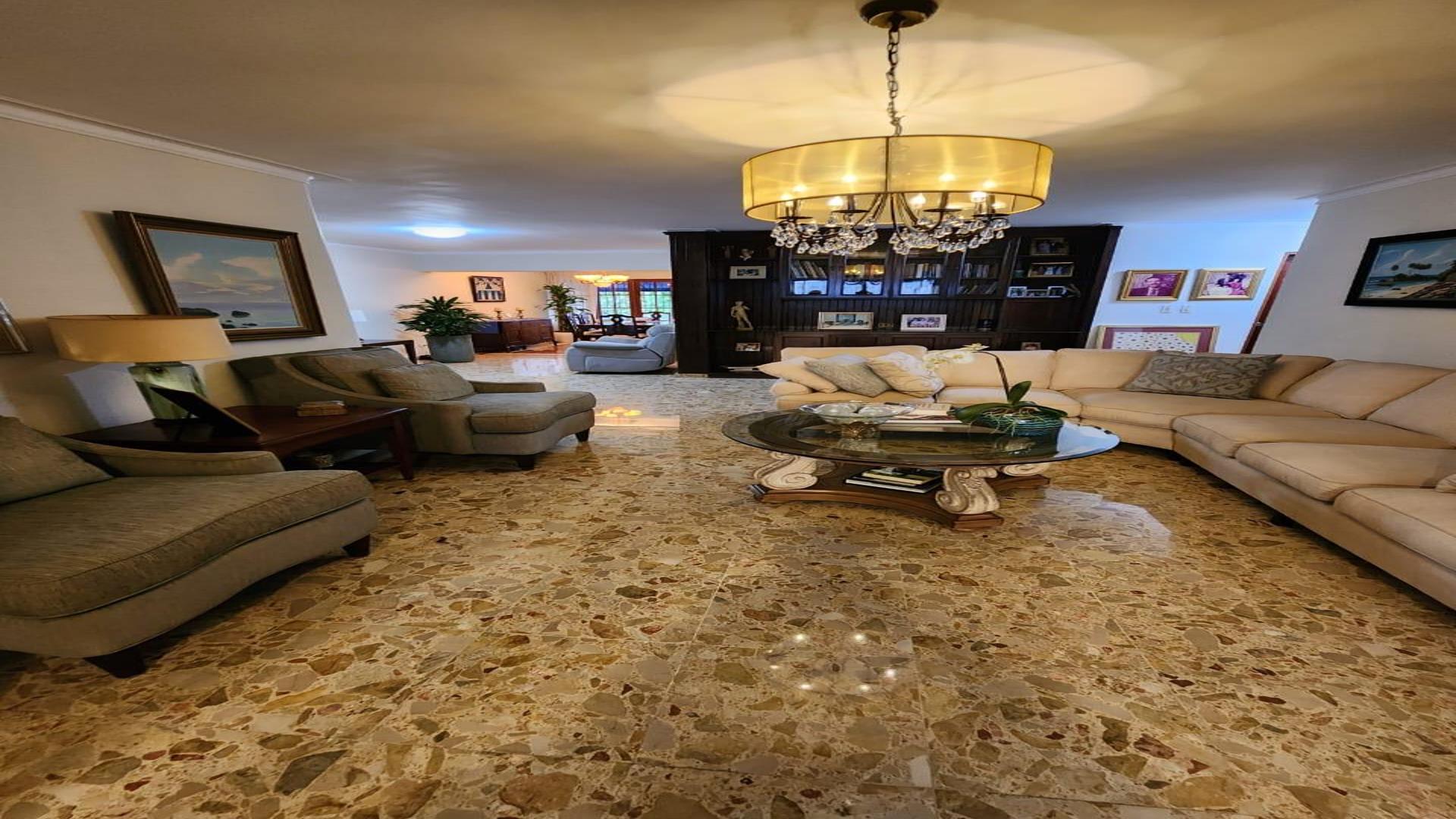 apartamentos - Se vende amplio apartamento en Piantini