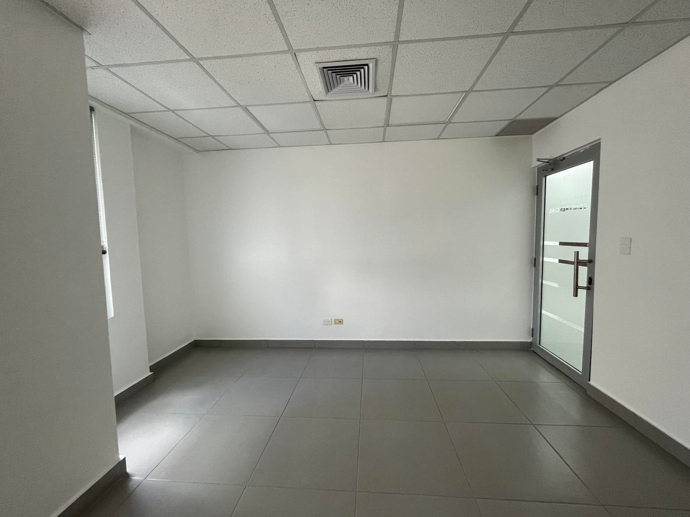 oficinas y locales comerciales - Oficina lista para mudarse en torre empresarial de Naco. 4