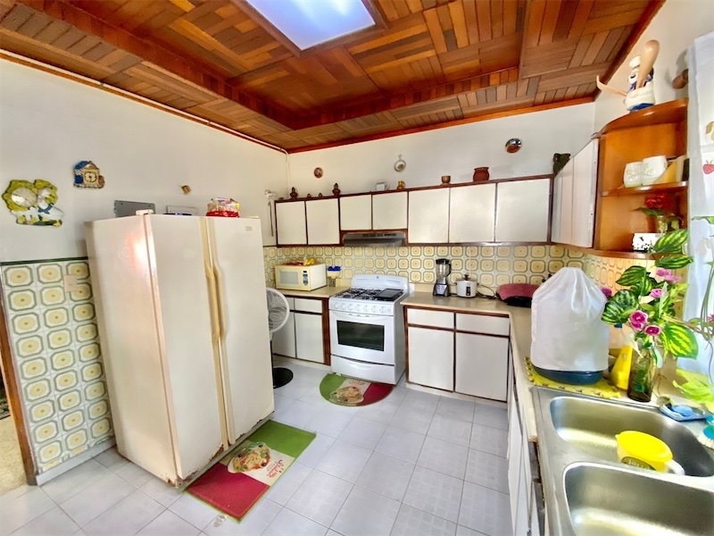 casas - Venta de casa en arroyo hondo Distrito Nacional con 700mts de solar y 5 hab 6