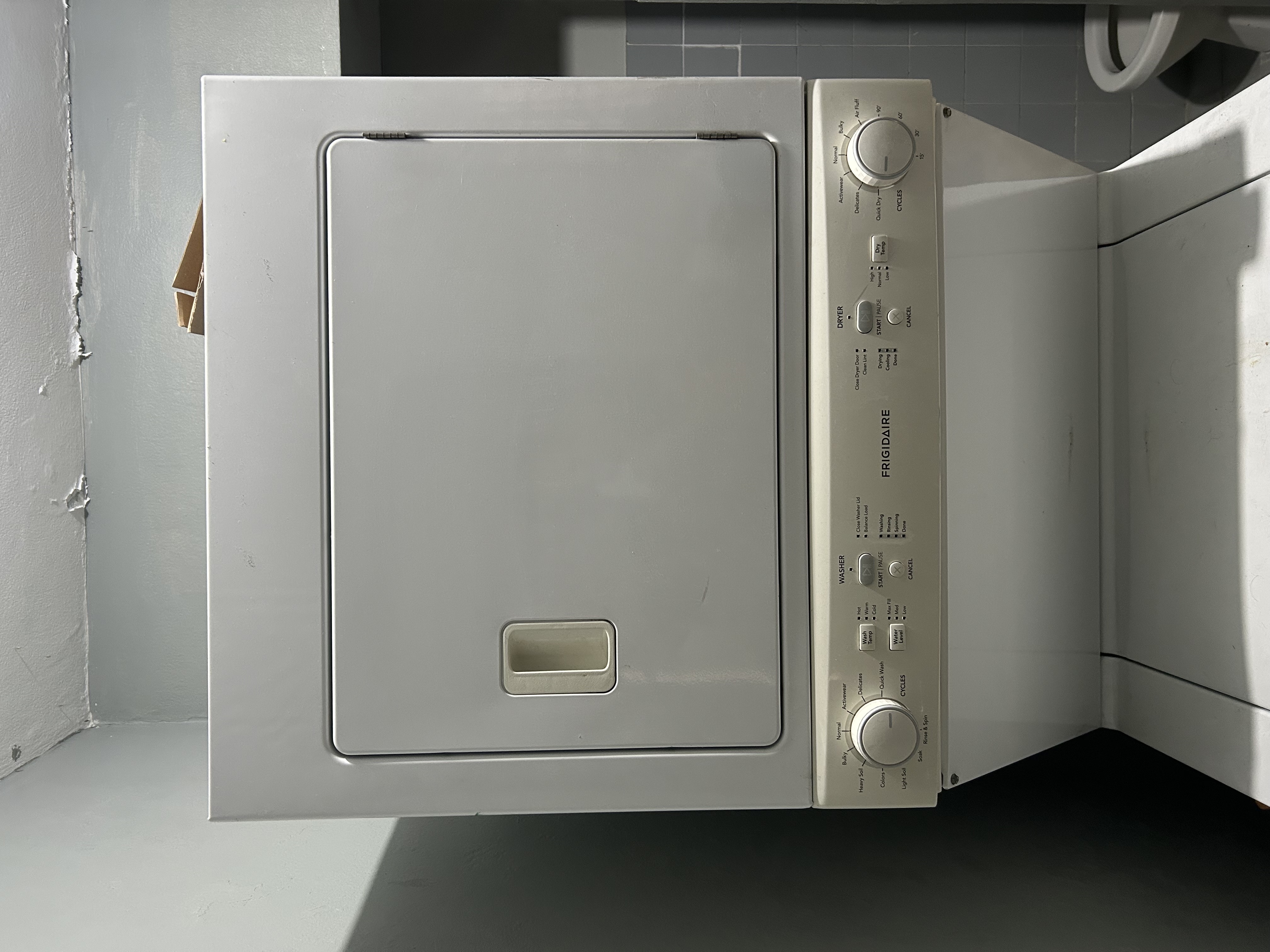 electrodomesticos - Lavadora de torre Frigidaire – Lavadora/Secadora (Secadora dañada) 2