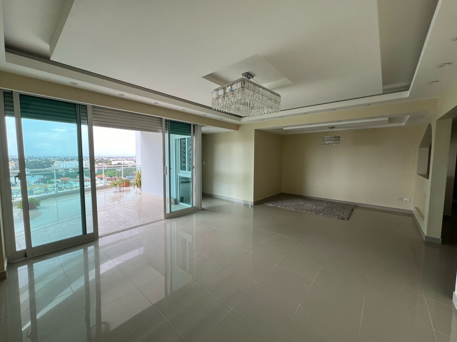 apartamentos - SE RENTA/ALQUILA AMPLIO APARTAMENTO CON TERRAZA, GYM Y ASCENSOR EN ALMA ROSA I 4