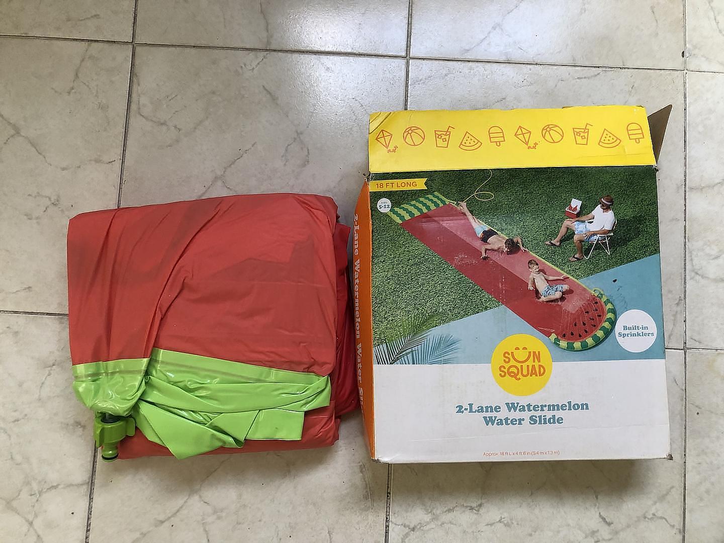 juguetes - Tobogán de Sandía de dos carriles - Inflable - Nuevo en su caja - 18 pies  3