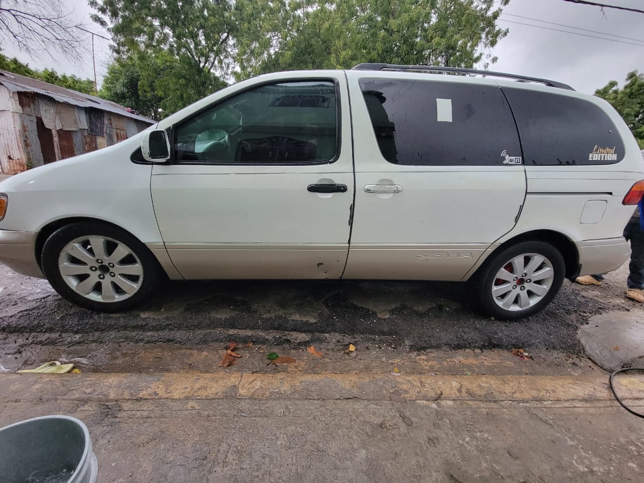 jeepetas y camionetas - Toyota sienna 2,000 xl 4
