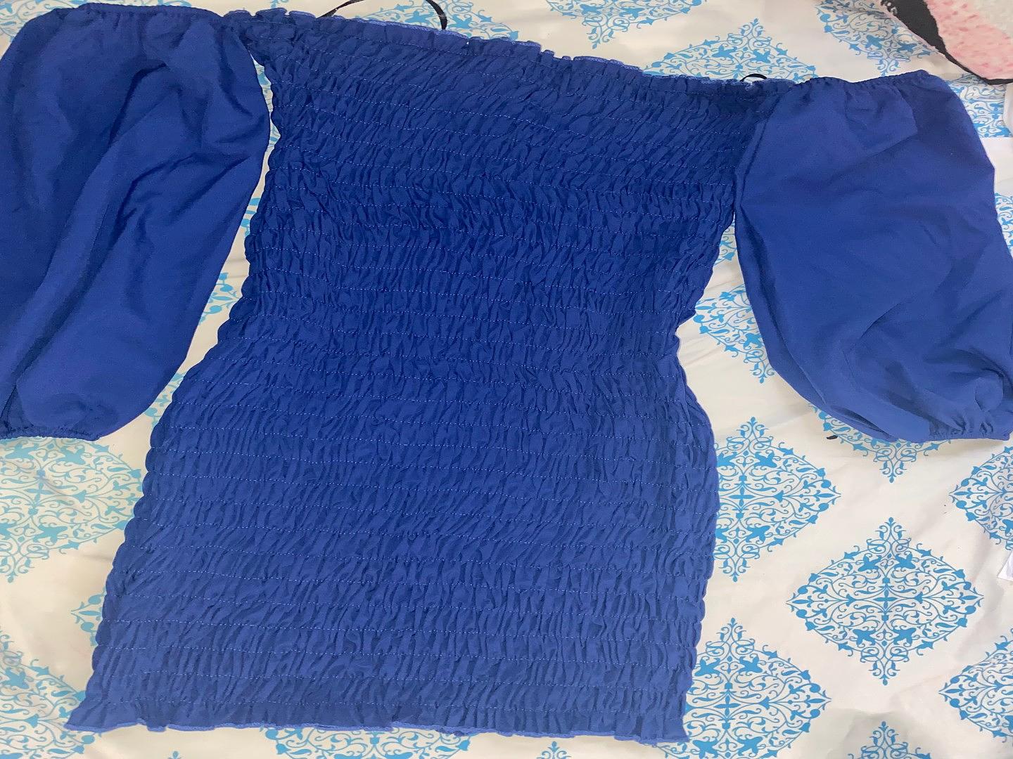 ropa para mujer - Vestido corto frungido en color azul. 1