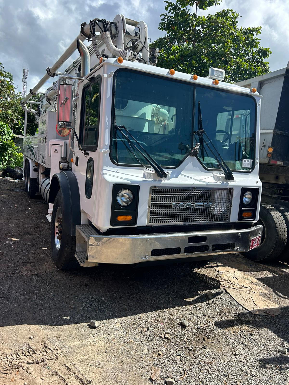camiones y vehiculos pesados - MACK 2006 mr688s 1
