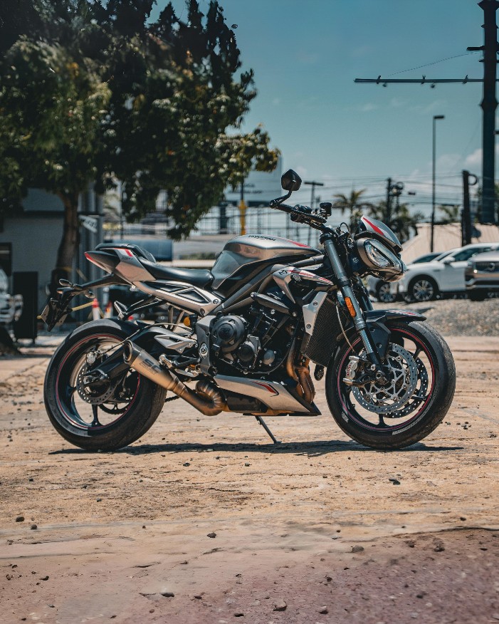 motores y pasolas - TRIUMPH STREET TRIPLE RS 765 9