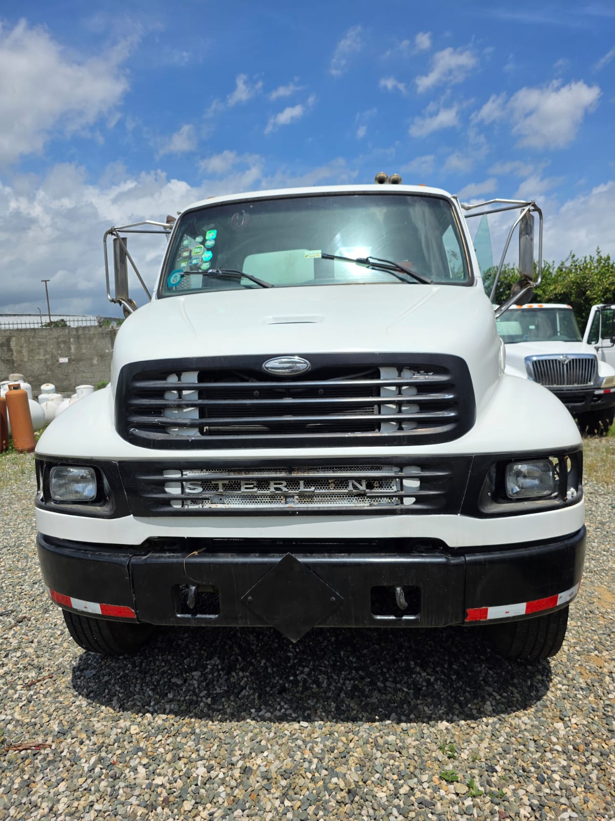 camiones y vehiculos pesados - Camión Cisterna de GLP Sterling M7500 en Venta 0