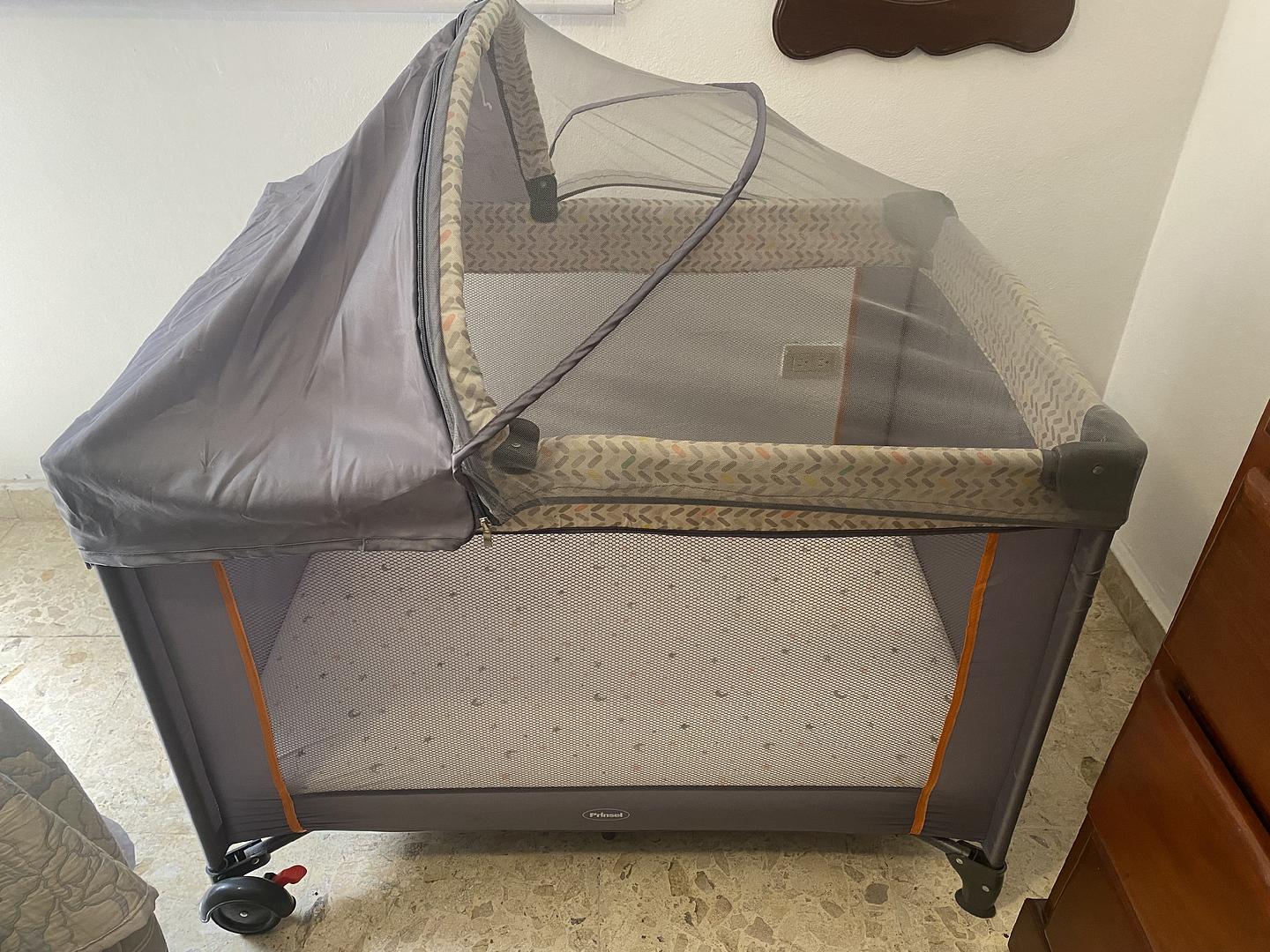 accesorios - vendo corral marca Prinsel con su mosquitero, colchón y cambiador.