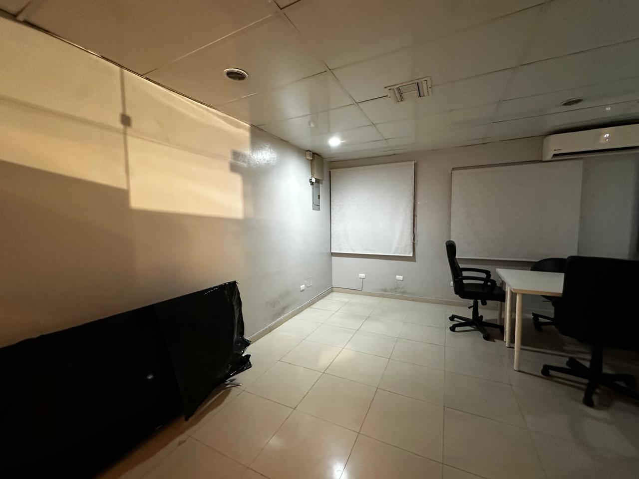 oficinas y locales comerciales - Oficina amueblada proximo a la Churchill 6