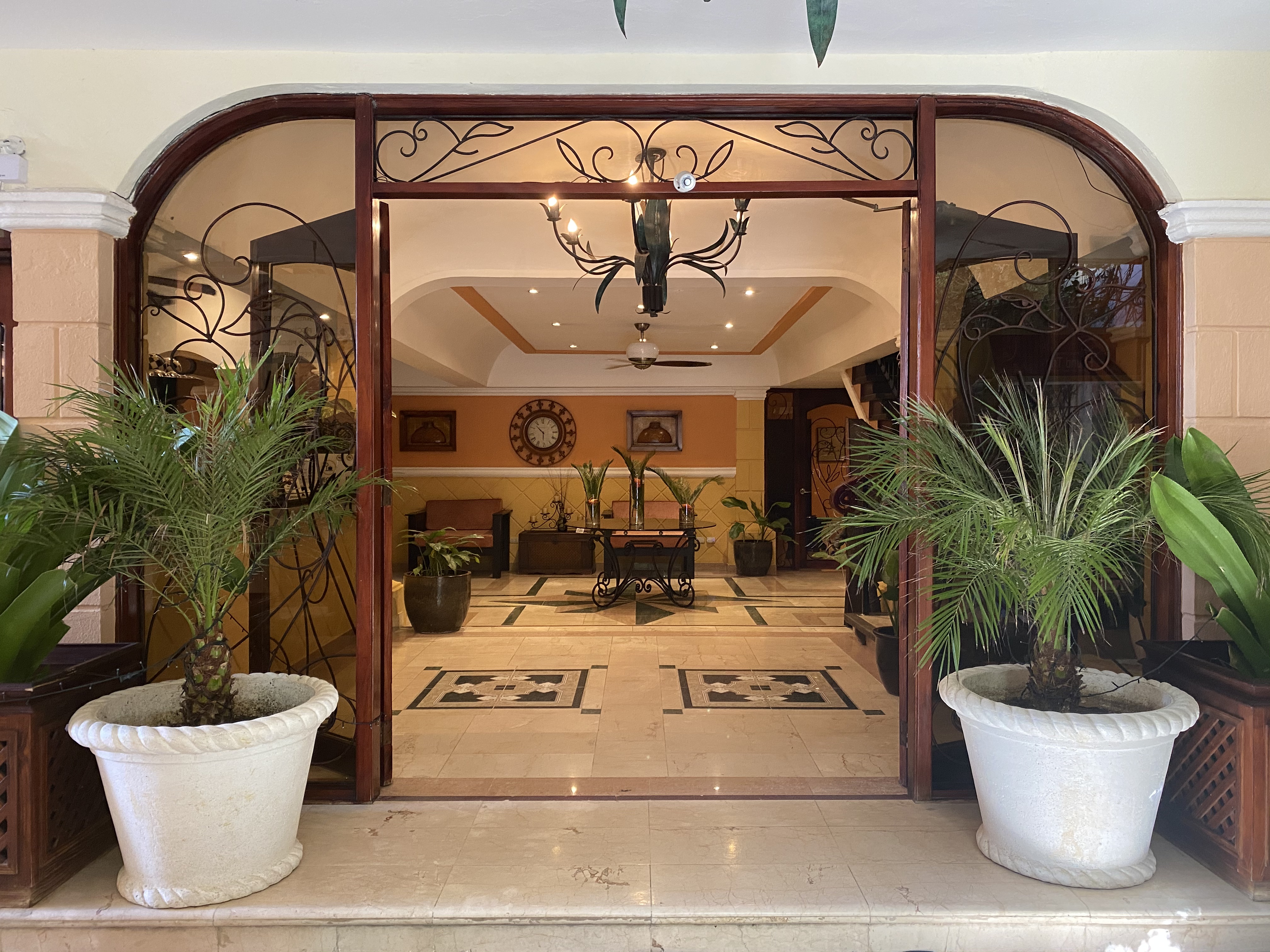 otros inmuebles - Hotel, Plaza comercial y apartamentos 3