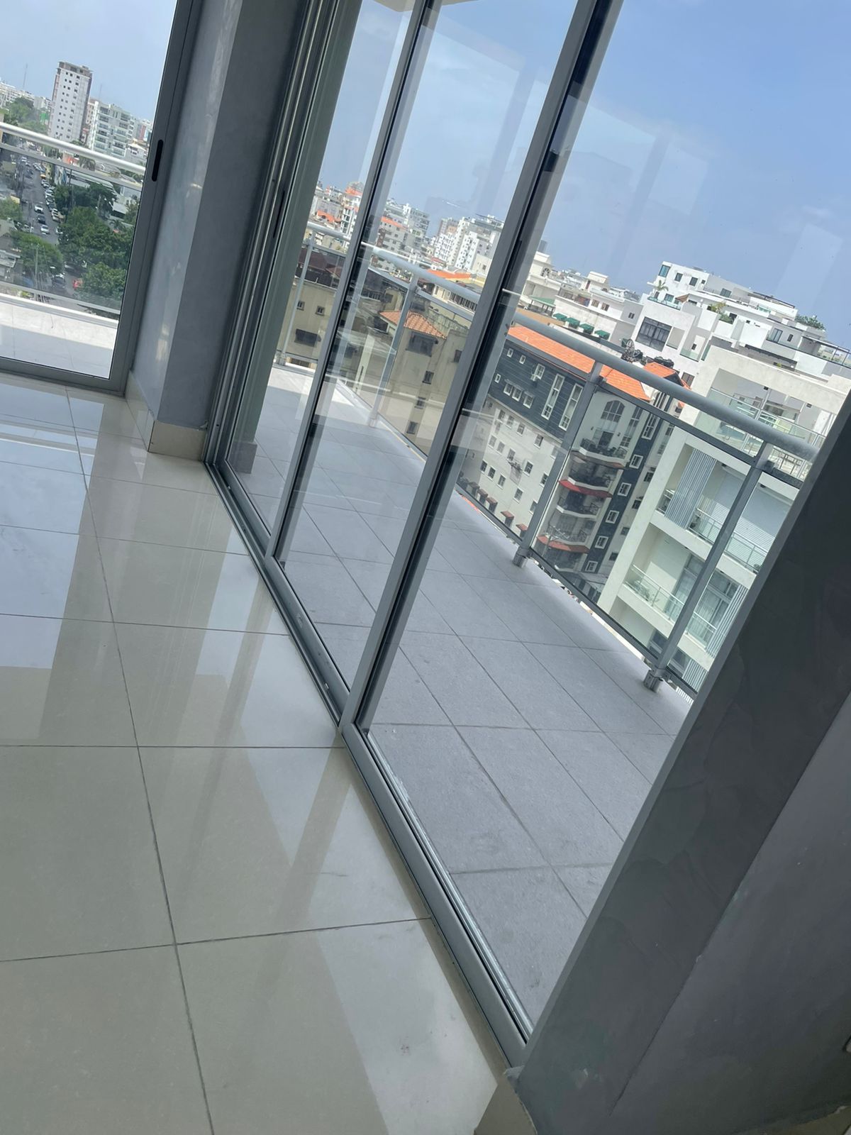 penthouses - PENTHOUSE EN VENTA EN EVARISTO MORALES DE 3 HABITA 3