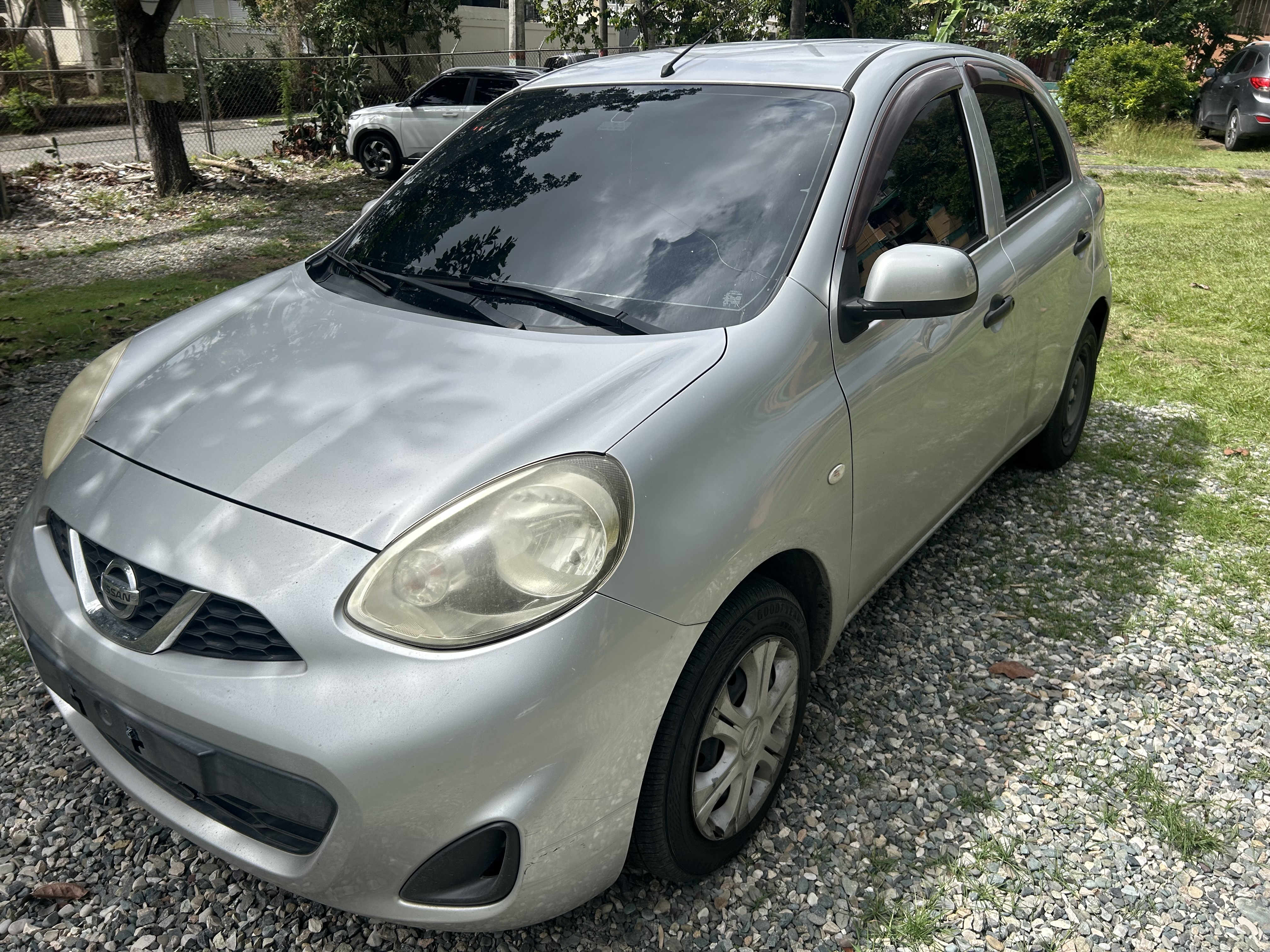 carros - Nissan March 2016 como nuevo 3