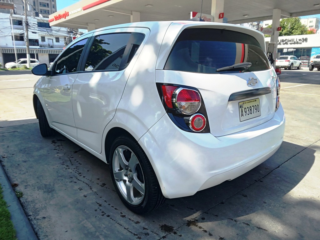 carros - Chevy Sonic LS Hatchback 2015 Manual  6