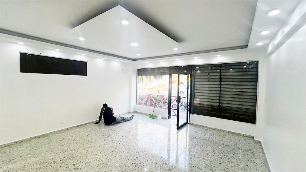 oficinas y locales comerciales - Local comercial en Arroyo Hondo  1