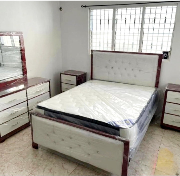 muebles y colchones - Juego de habitación minimalista.