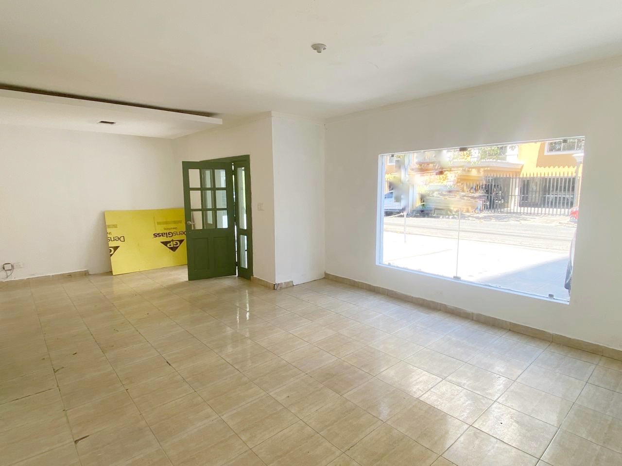 oficinas y locales comerciales - Local primer nivel céntrico  2