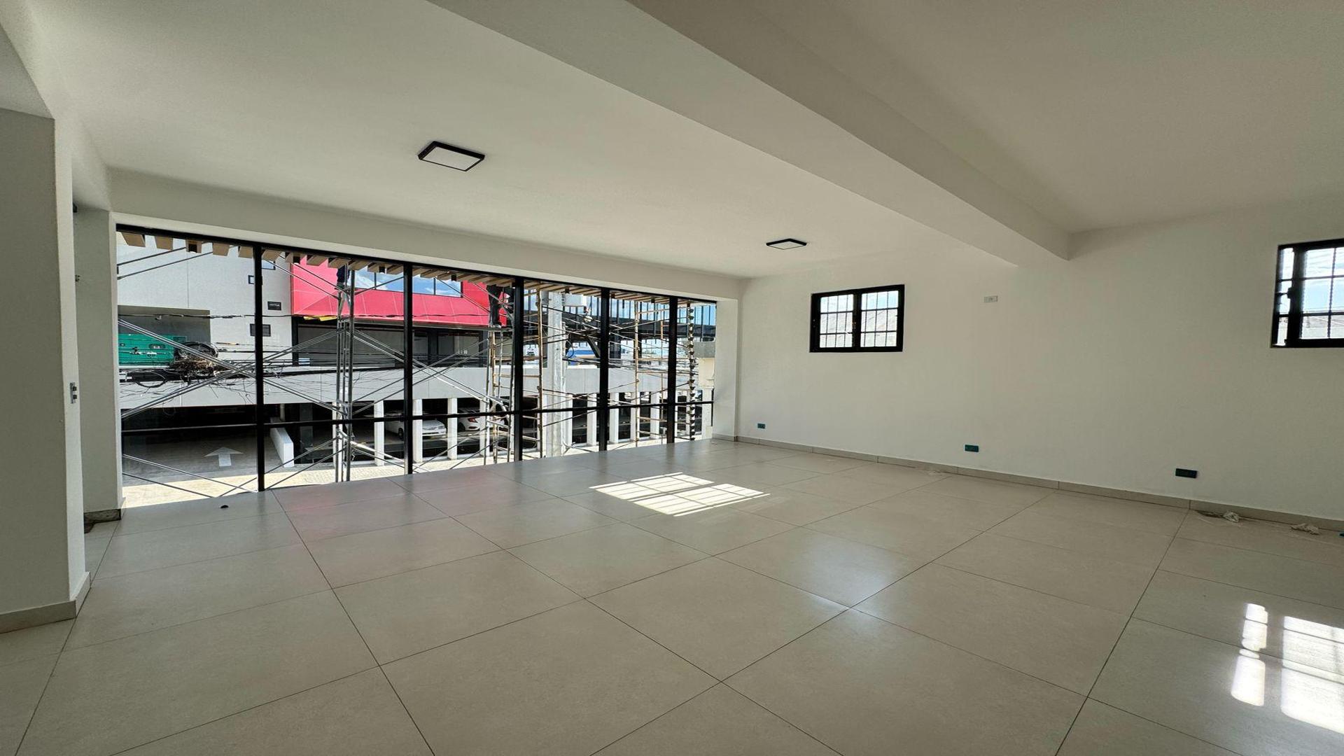 oficinas y locales comerciales - LOCAL EN PRIMER NIVEL DE RENTA EN LOS JARDINES SANTIAGO 6