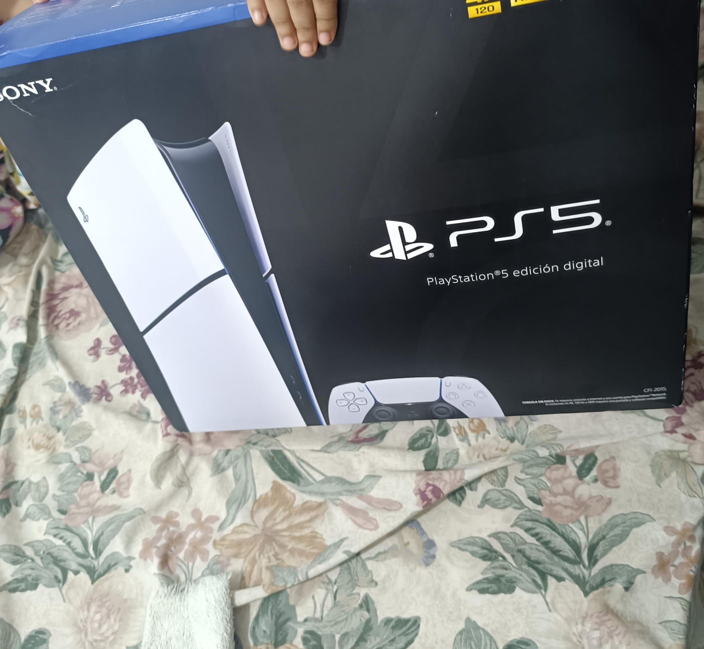 consolas y videojuegos - PlayStation Slim de un terabyte versión digital no disco usado como nuevo 2