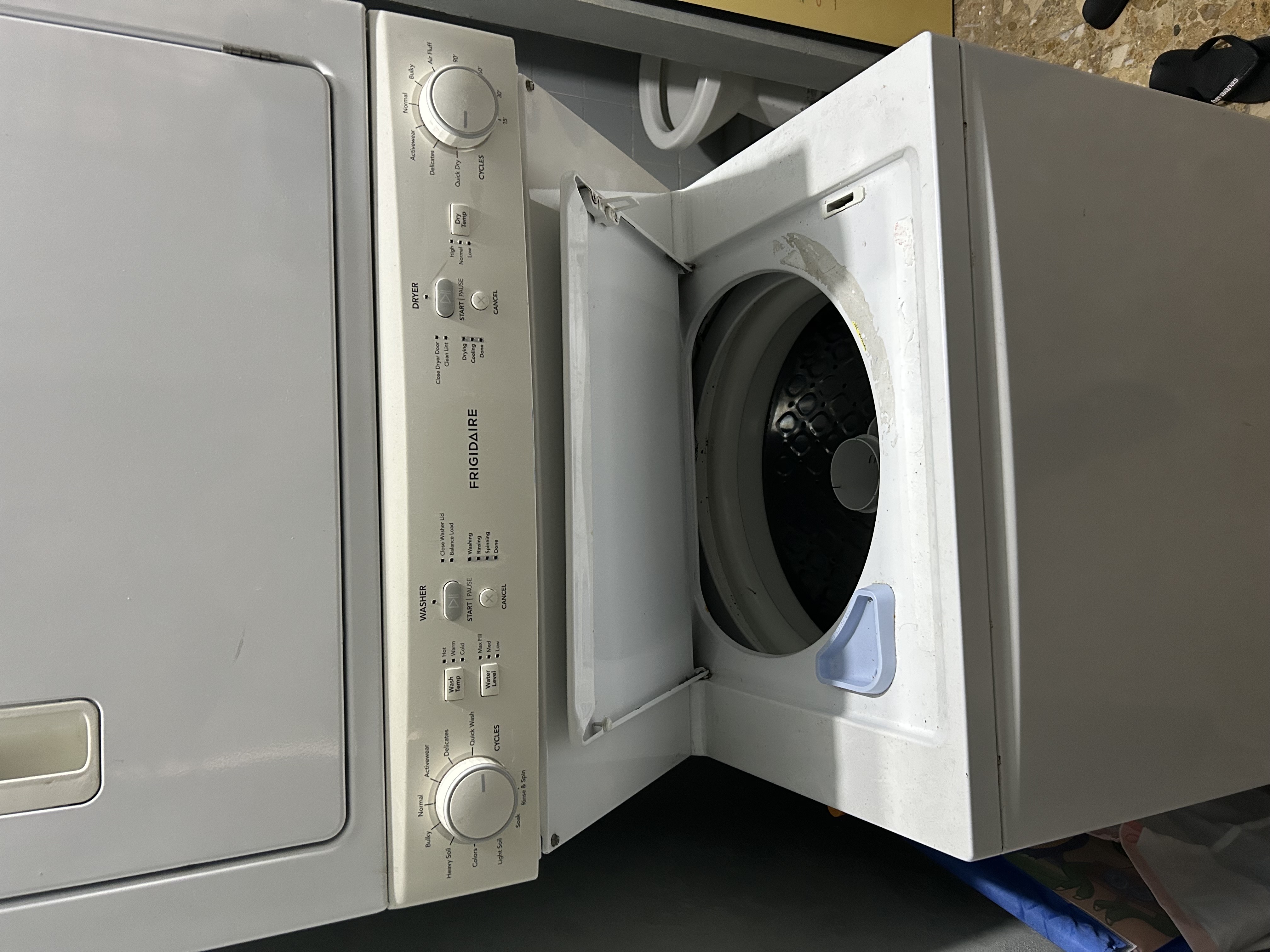 electrodomesticos - Lavadora de torre Frigidaire – Lavadora/Secadora (Secadora dañada) 3